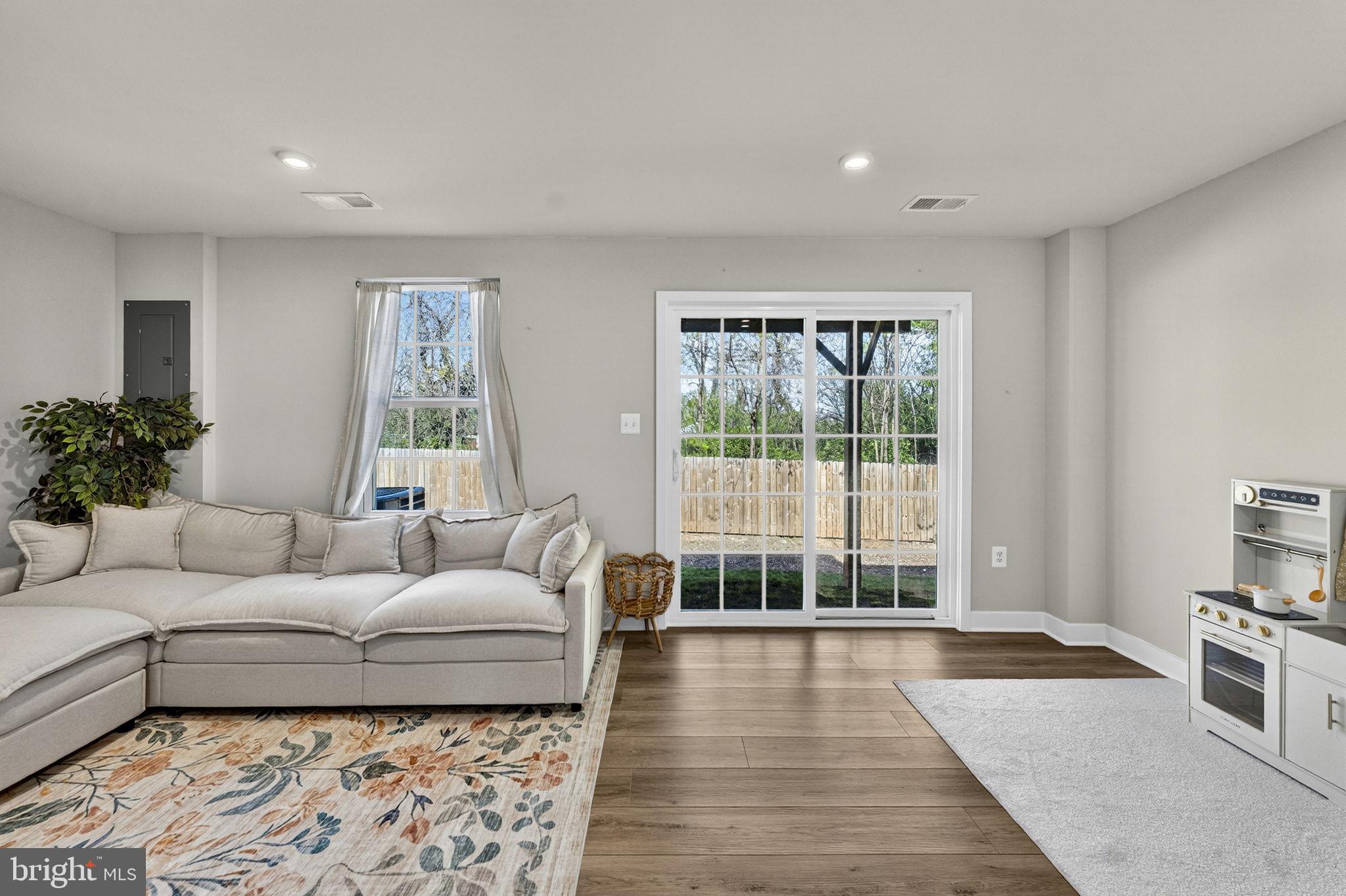 MADISON STATION - Residential