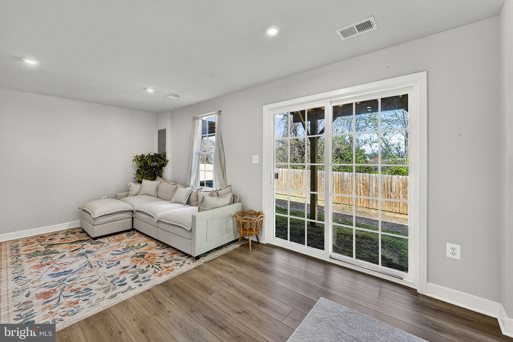 MADISON STATION - Residential