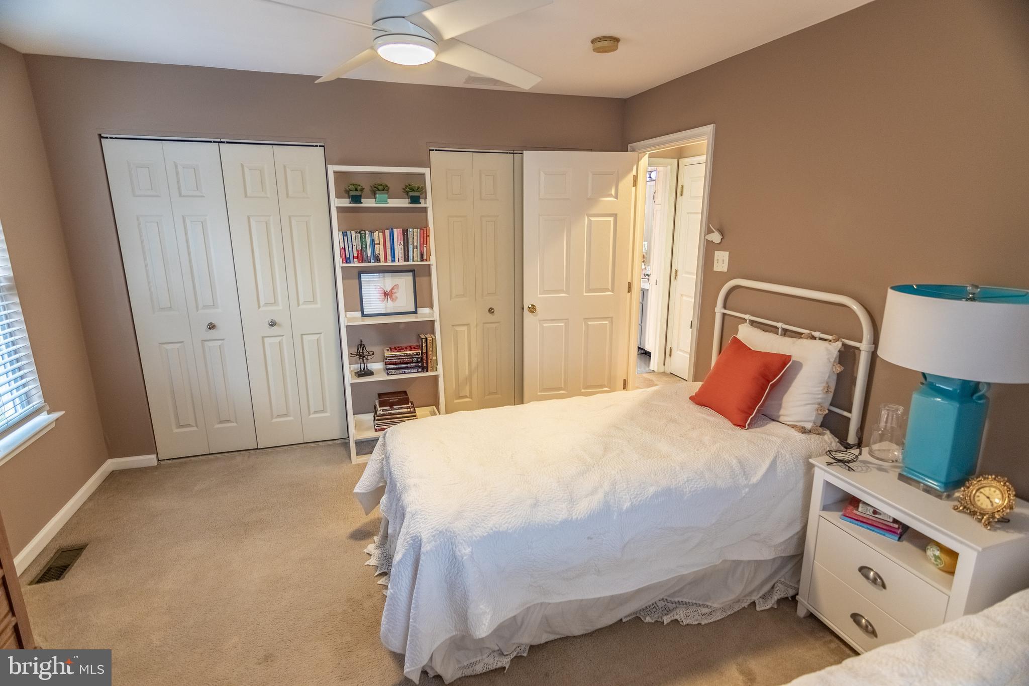 HAWTHORNE LANE - Residential