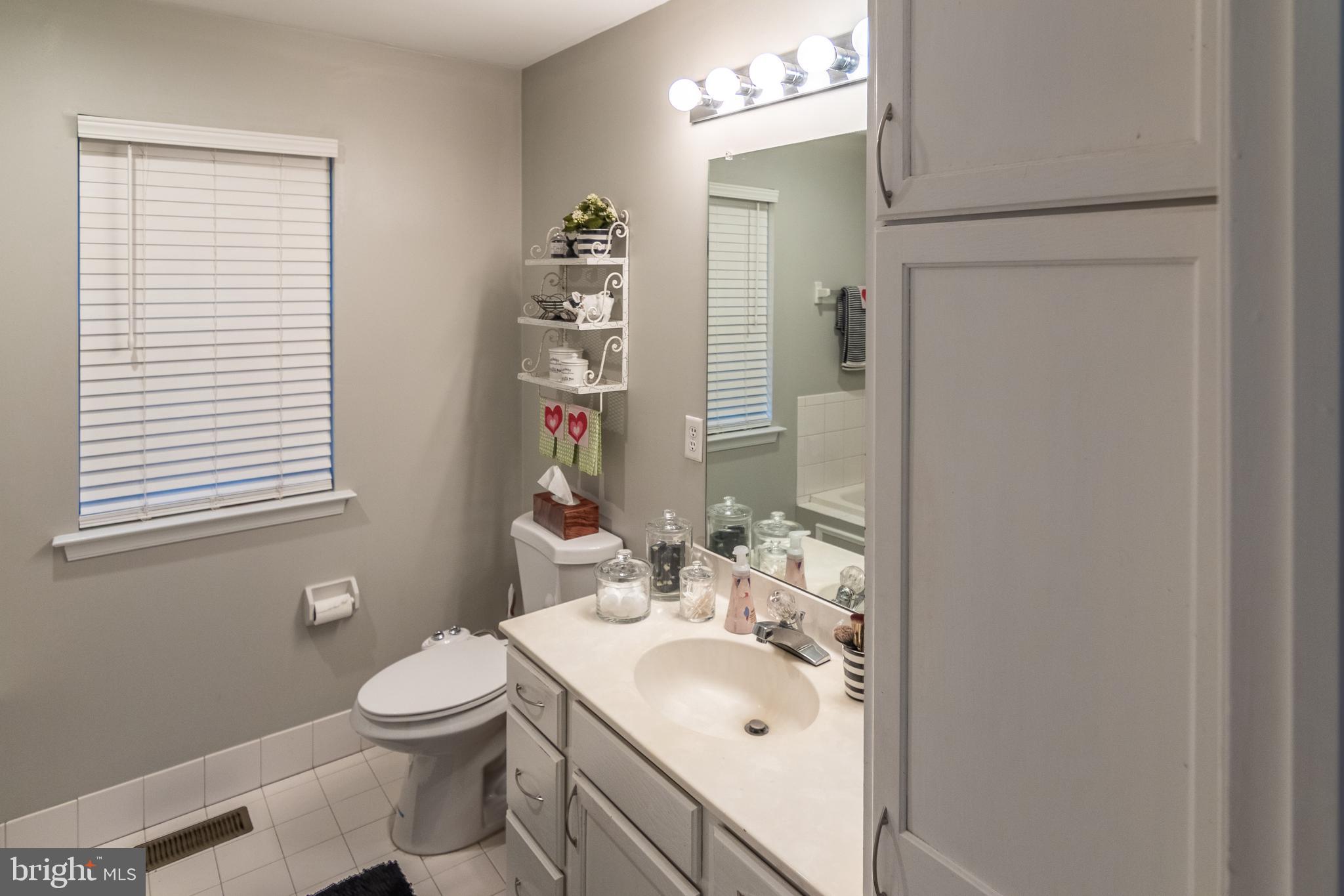 HAWTHORNE LANE - Residential