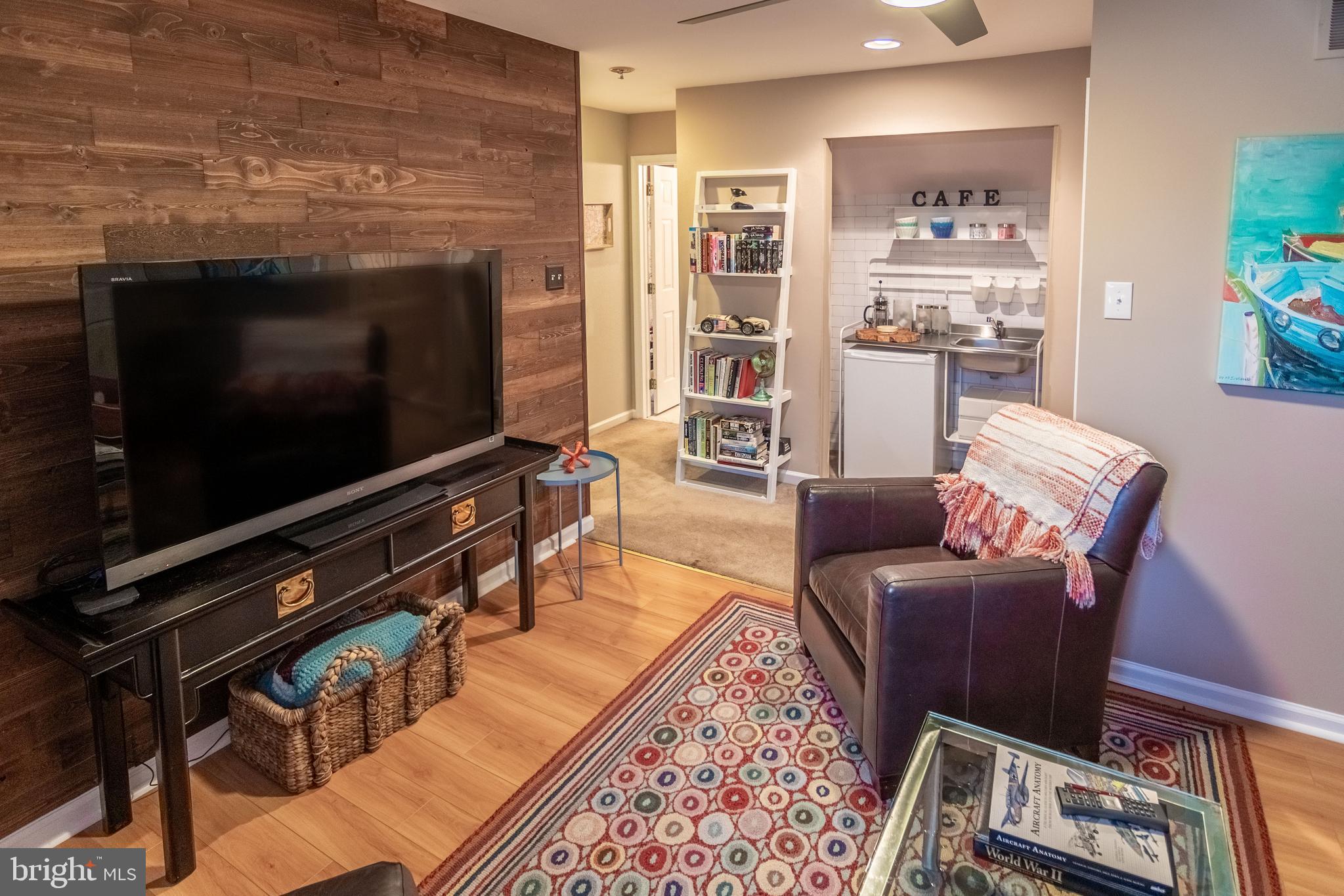 HAWTHORNE LANE - Residential