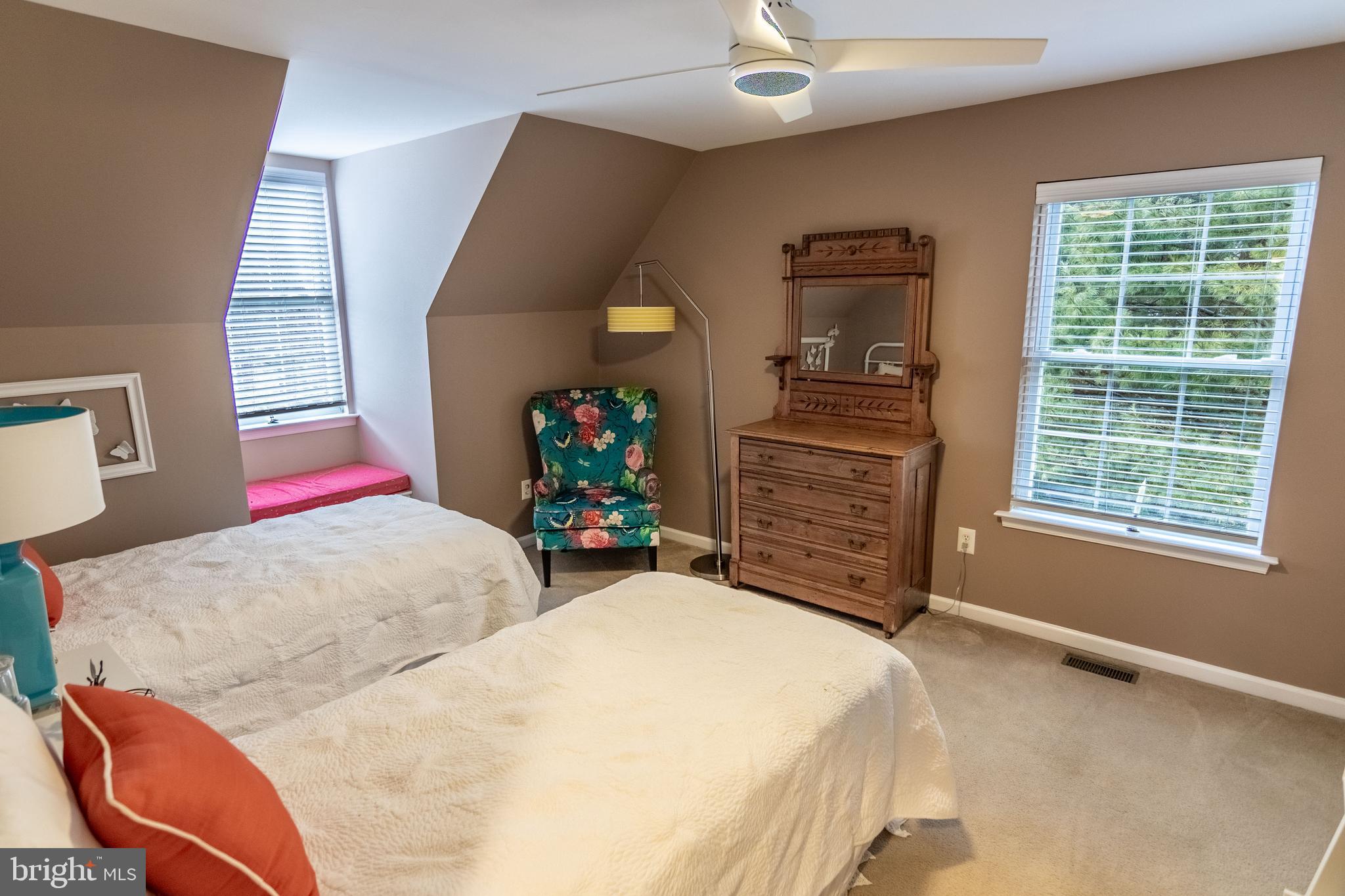 HAWTHORNE LANE - Residential