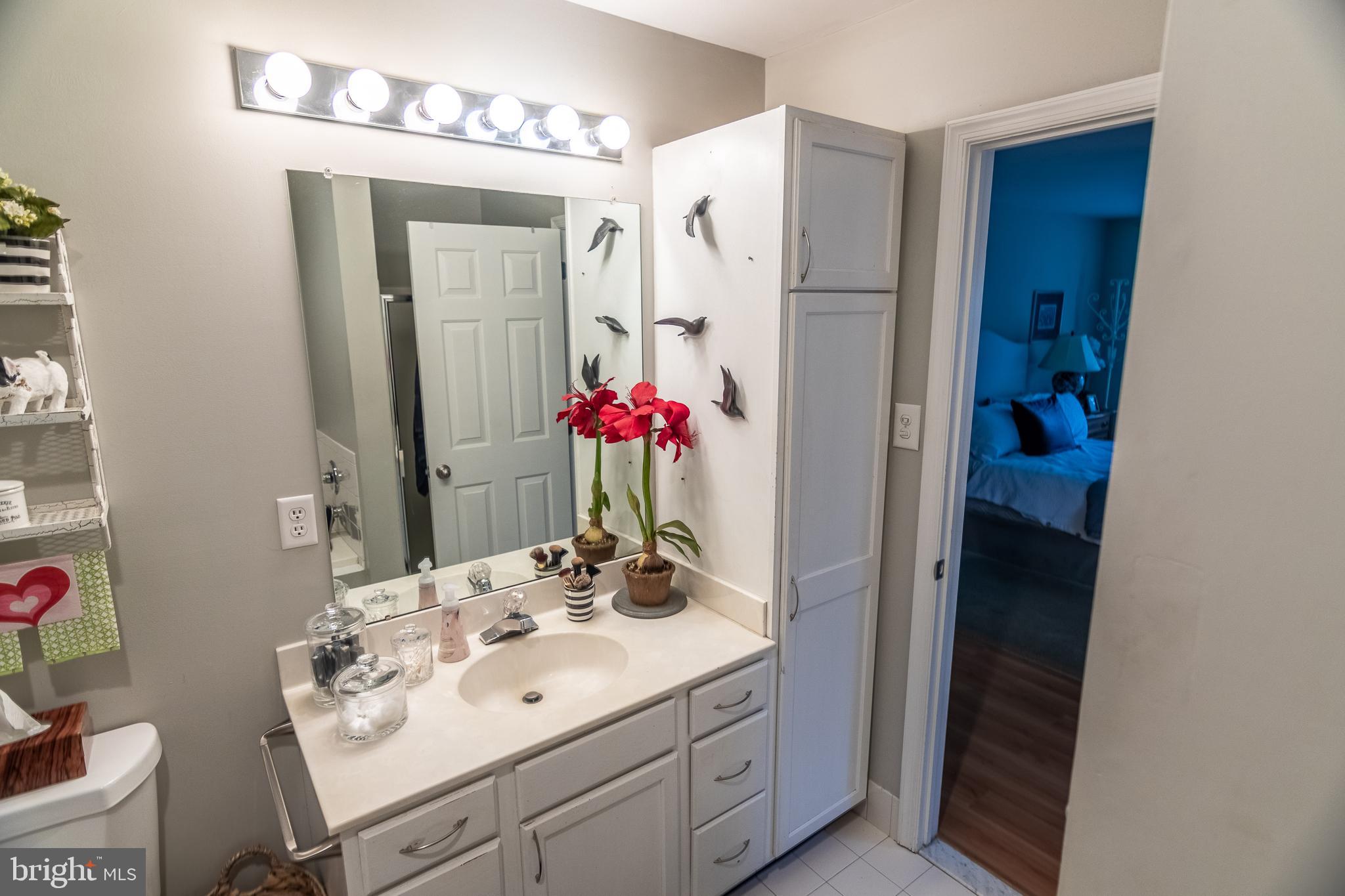 HAWTHORNE LANE - Residential