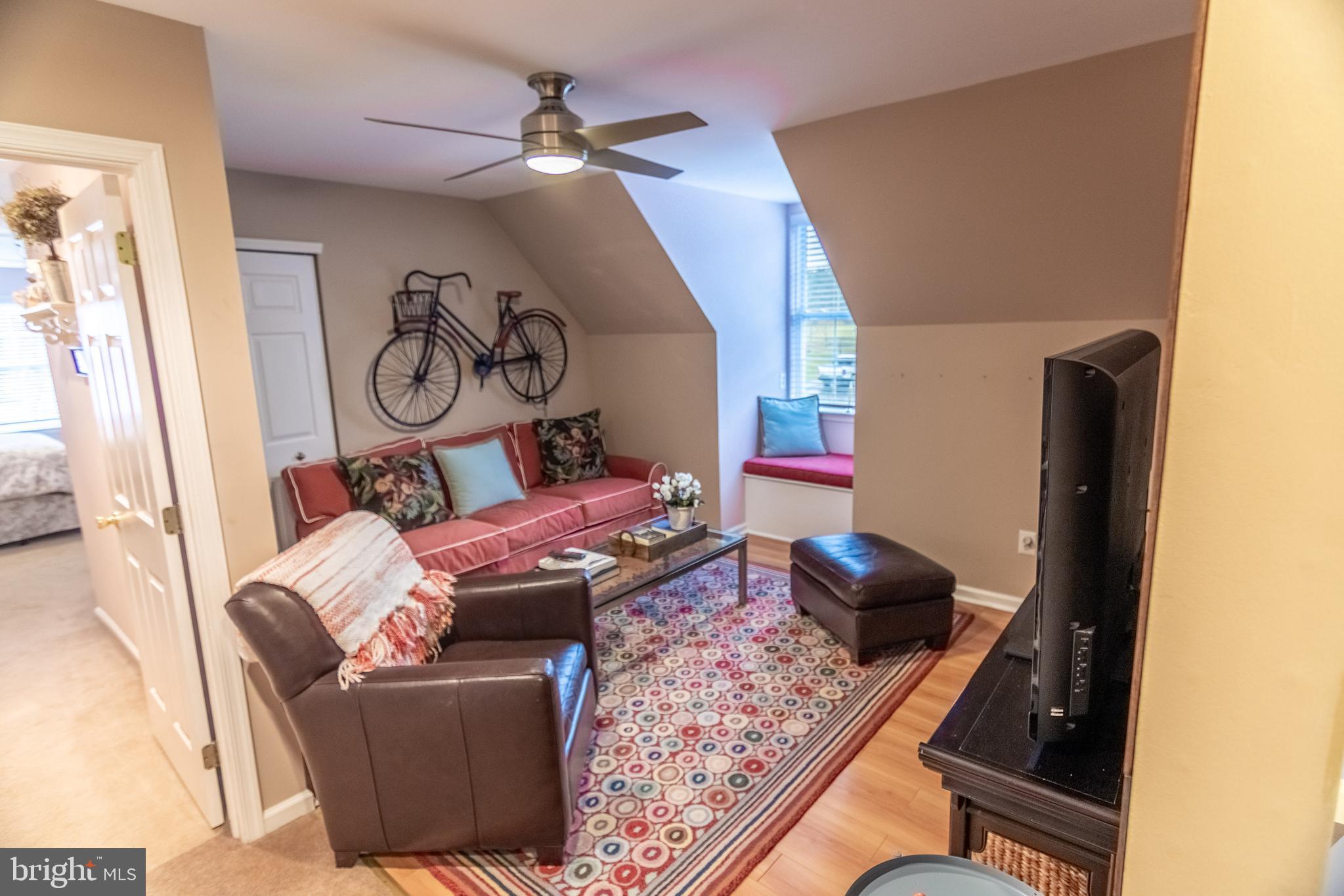 HAWTHORNE LANE - Residential