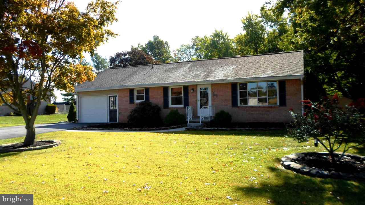 3 BEDROOM NEW OXFORD RANCHER ON A NICELY LANDSCAPED HALF ACRE COUNTRY LOT. 14X19 COVERED PATIO. LOWER LEVEL FAMILY ROOM. 1 CAR GARAGE. SITS ACROSS STREET FROM A HORSE FARM.