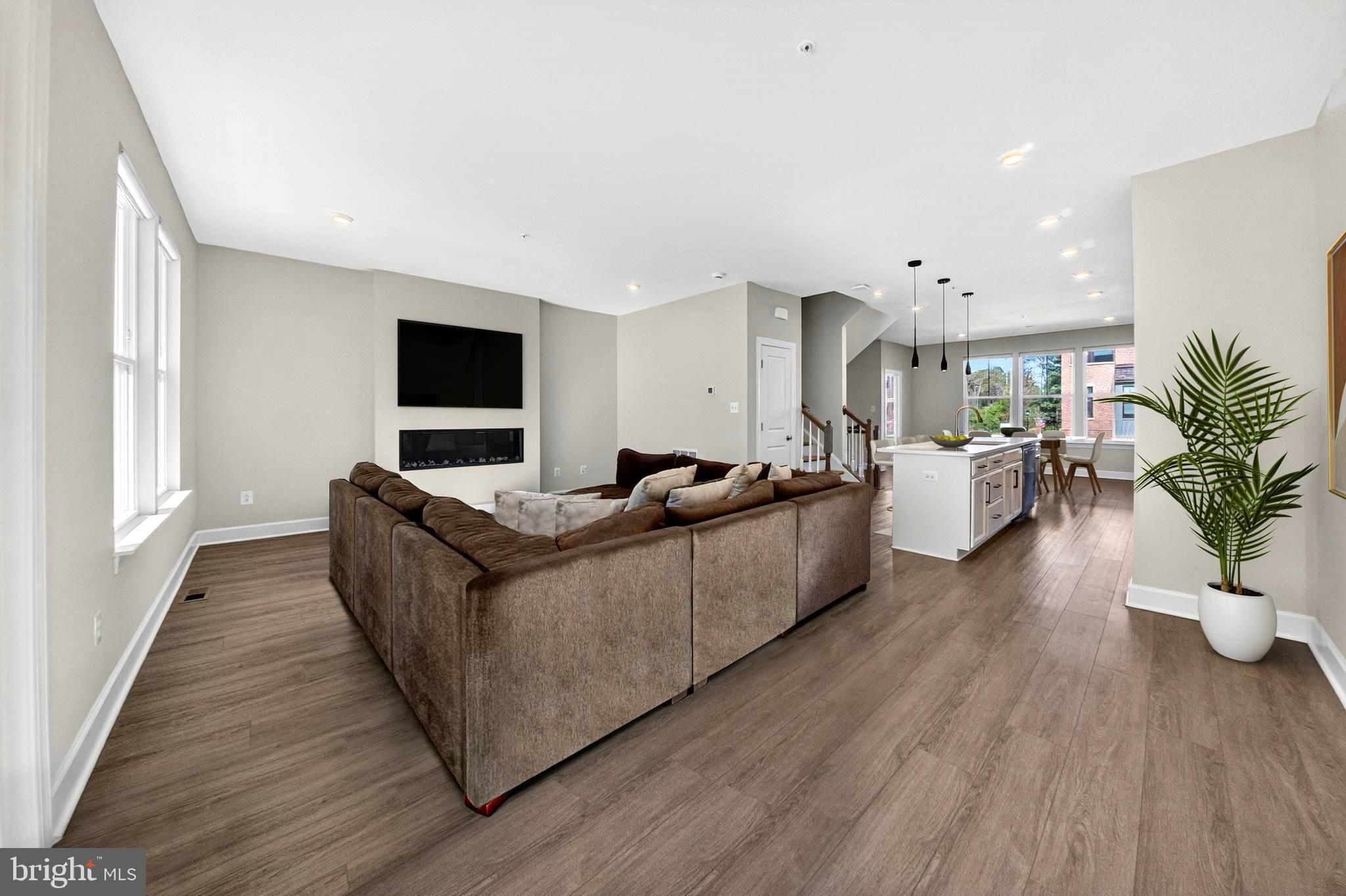 GATEWAY WEST - Residential