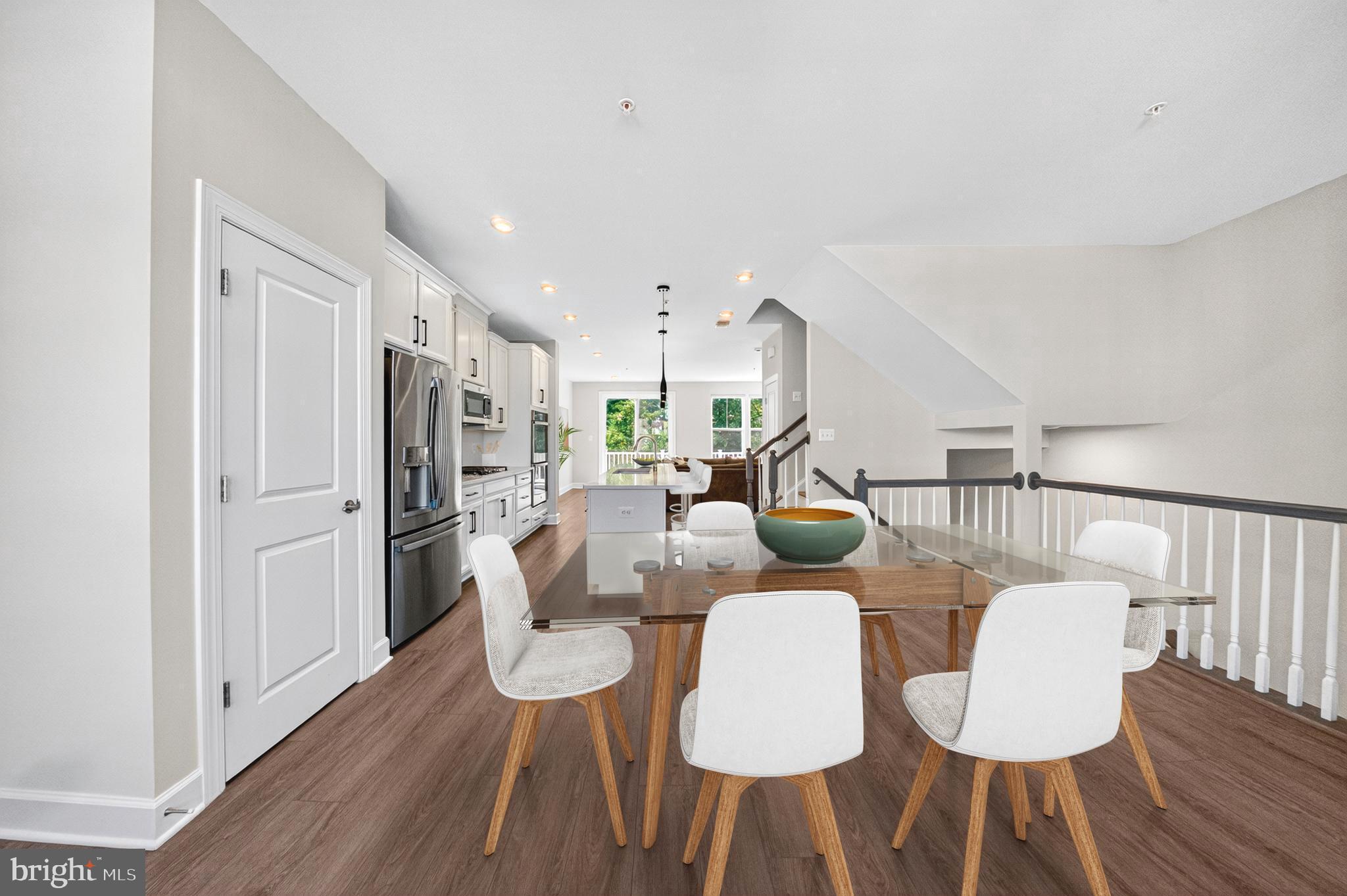 GATEWAY WEST - Residential