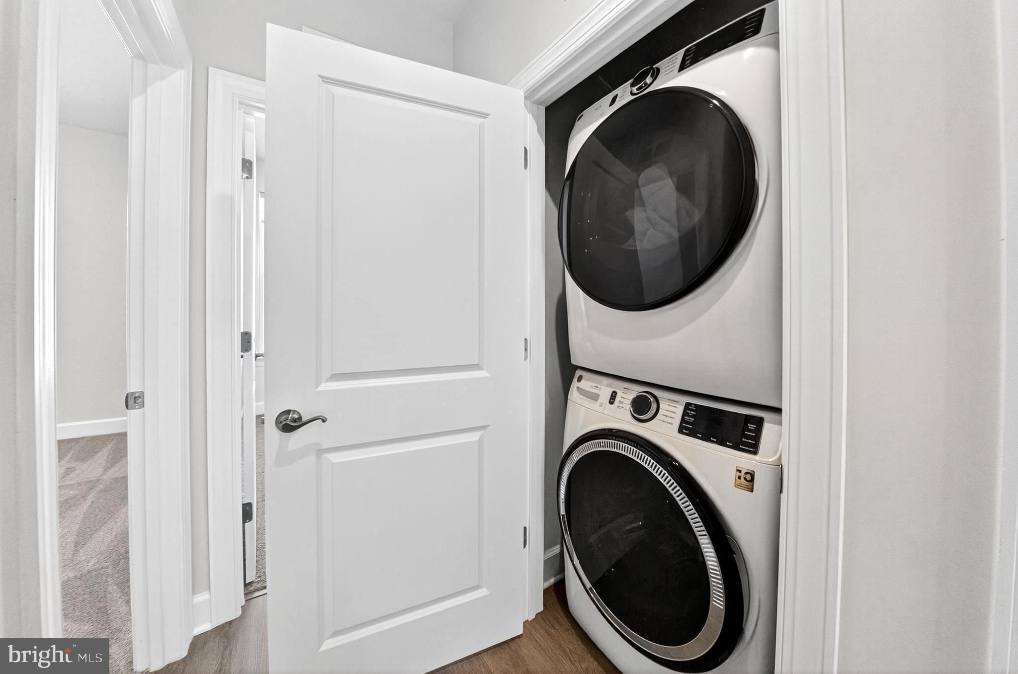 GATEWAY WEST - Residential