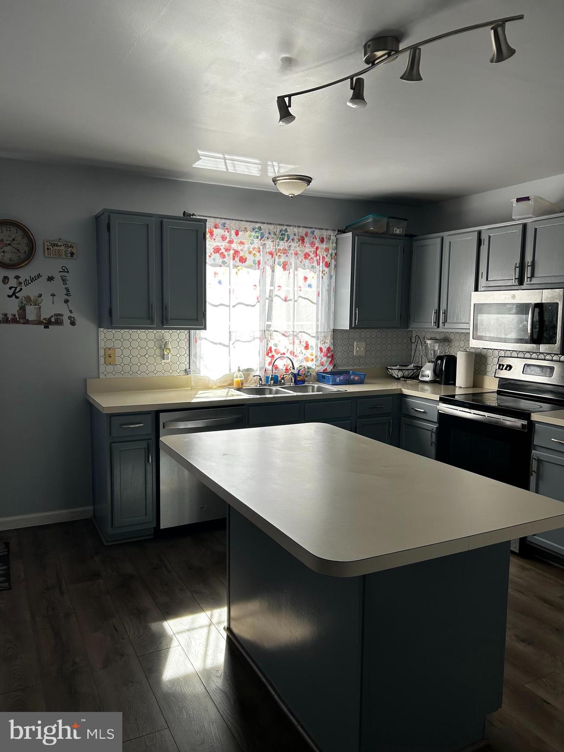 PLEASANT HILLS - Residential