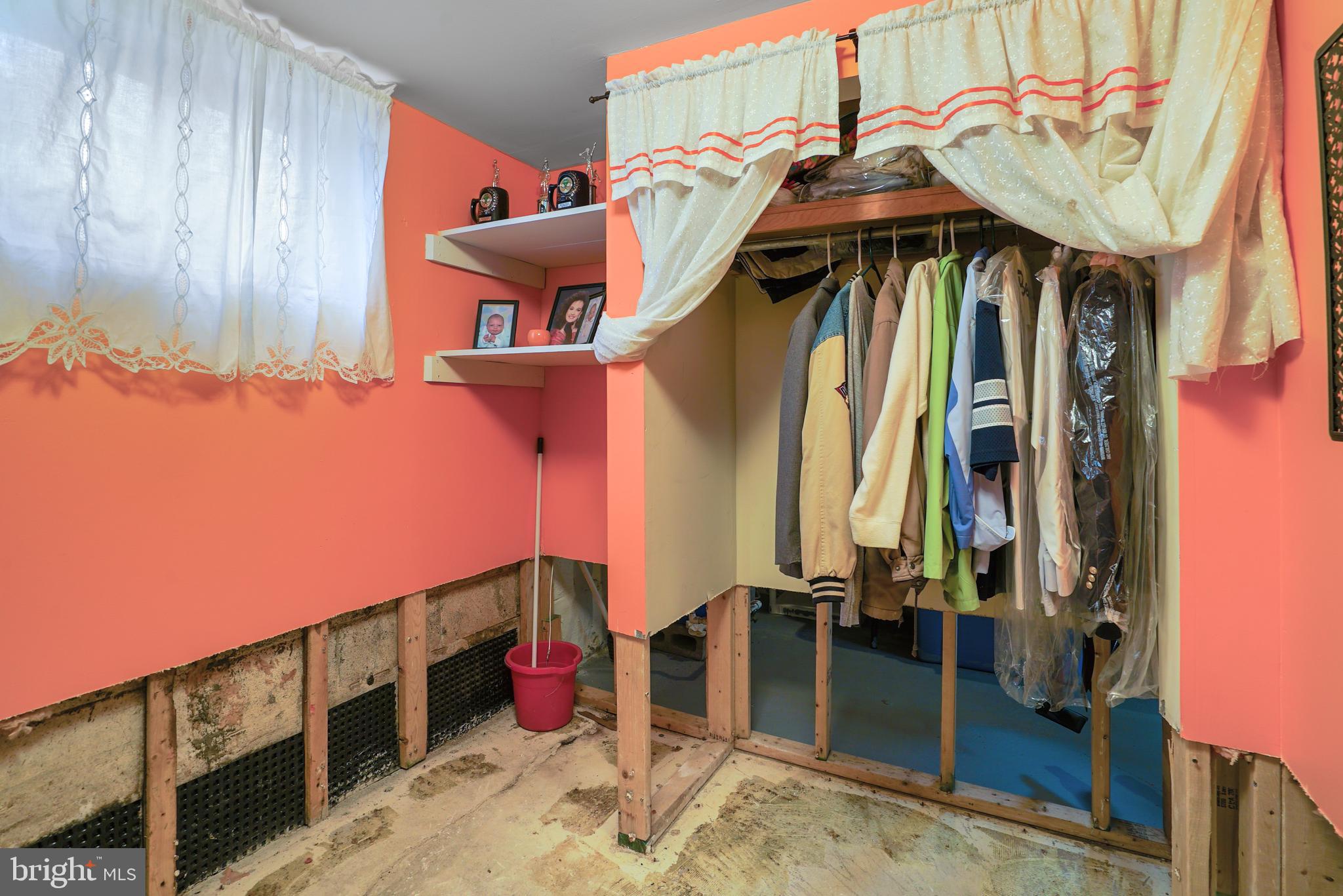 WARRLINDA VILLAGE - Residential