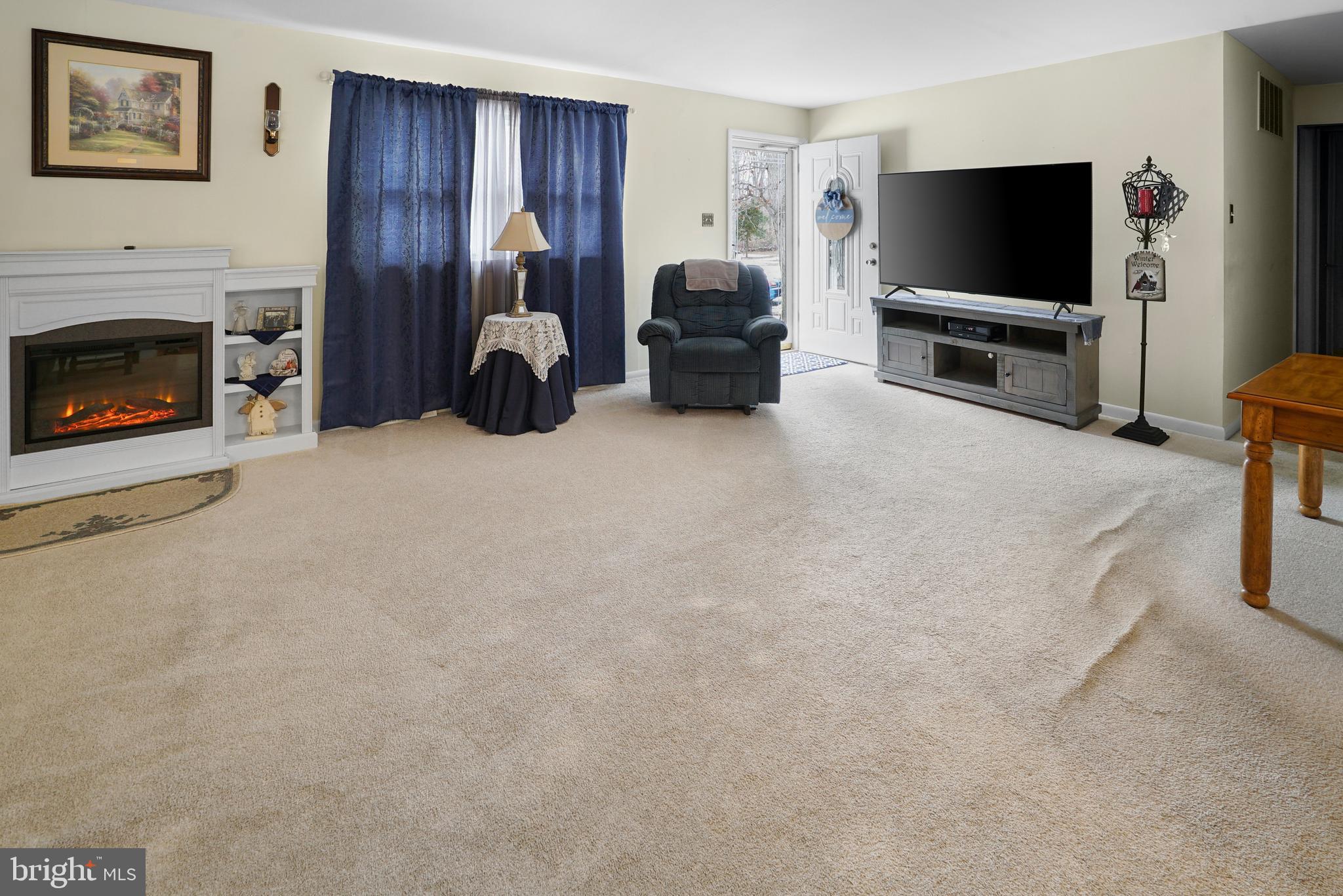 WARRLINDA VILLAGE - Residential