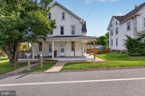 Photo of 2463 S Queen Street, YORK, PA 17402 (MLS # PAYK2105950)