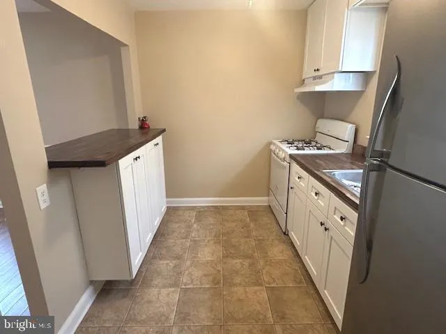 Burlington, New Jersey 08016, United States, 2 Bedrooms Bedrooms, ,1 BathroomBathrooms,Residential,Pending,109901