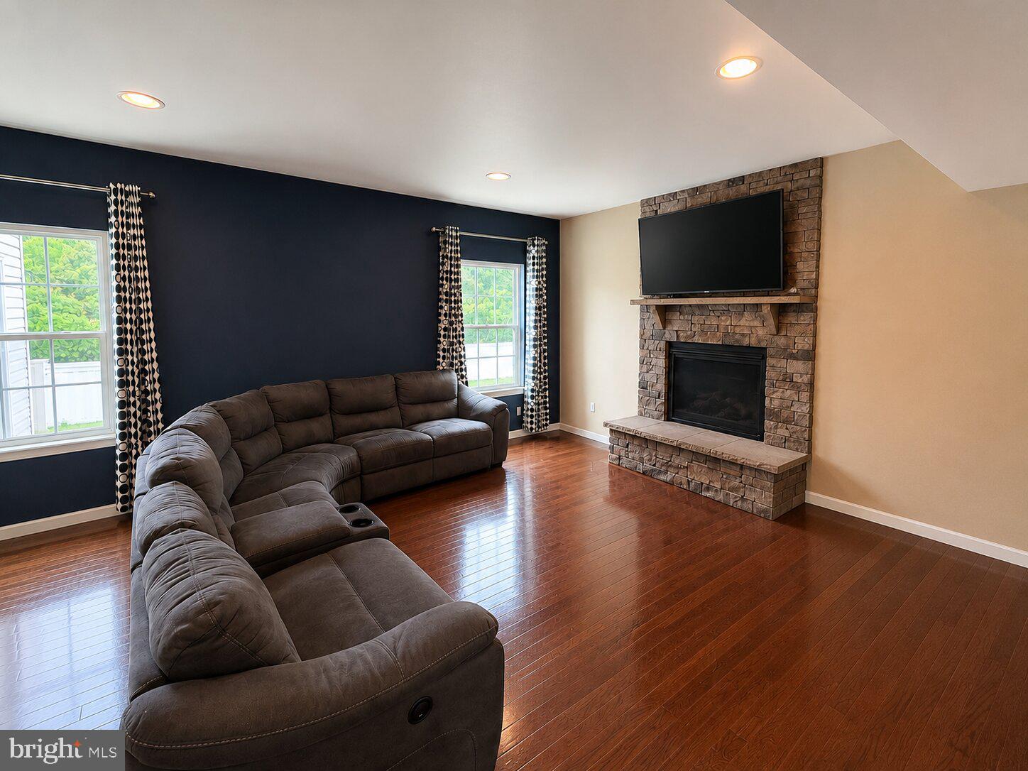 5 GOODYEAR LANE