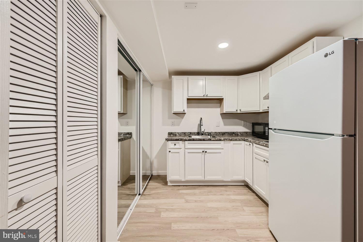 VILLAGE OF HICKORY RIDGE - Residential Lease