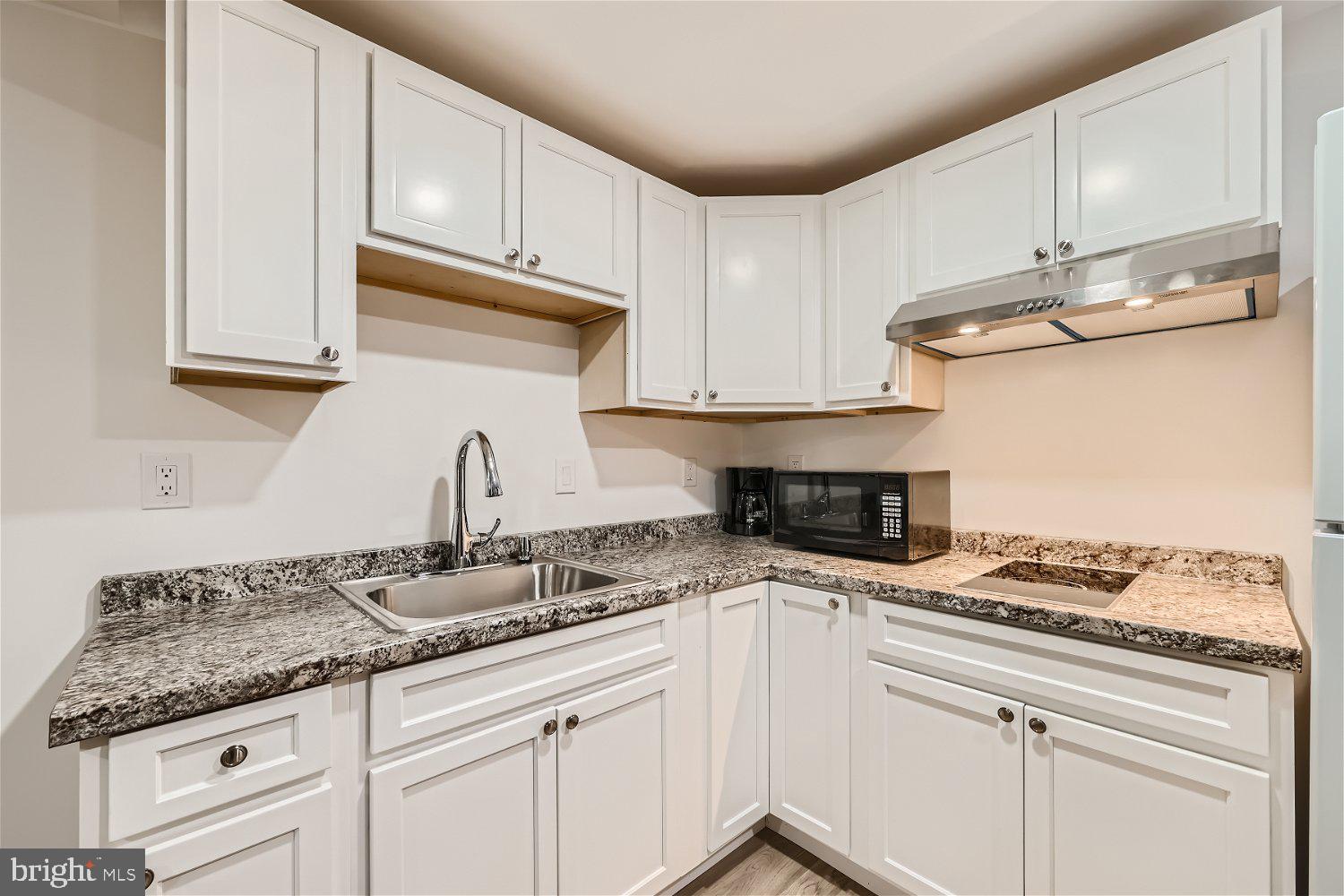 VILLAGE OF HICKORY RIDGE - Residential Lease