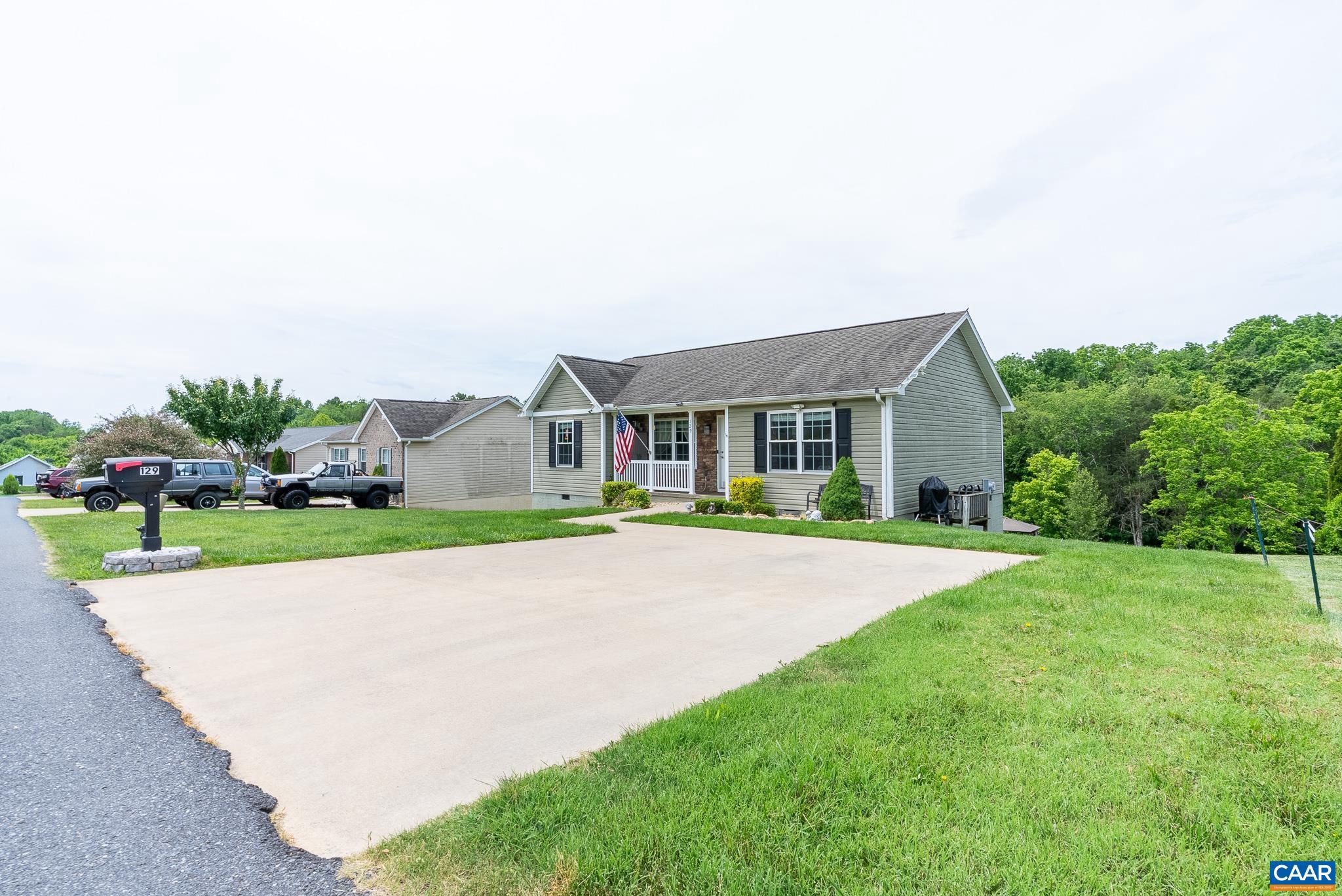129 THOROUGHBRED CIR