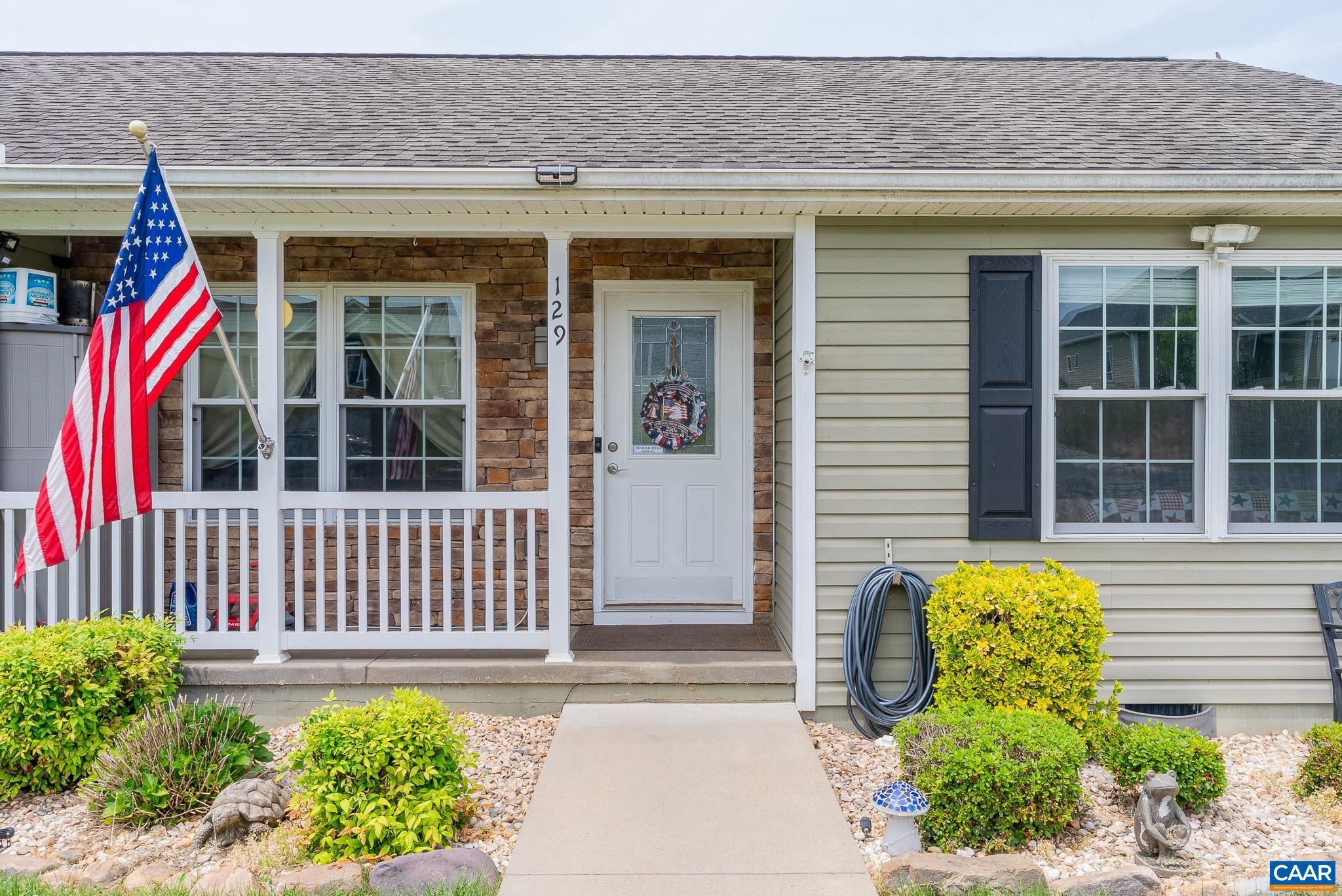 129 THOROUGHBRED CIR