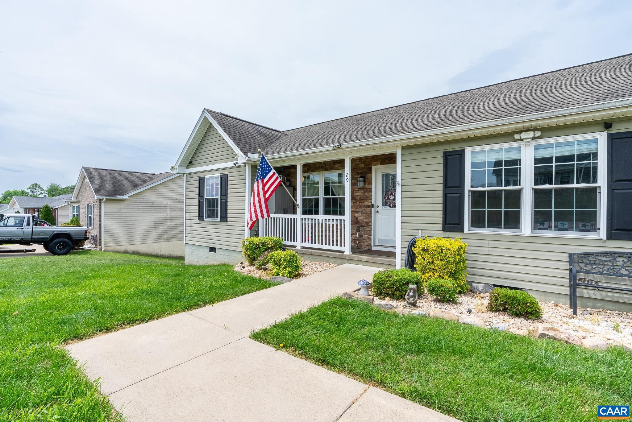 129 THOROUGHBRED CIR