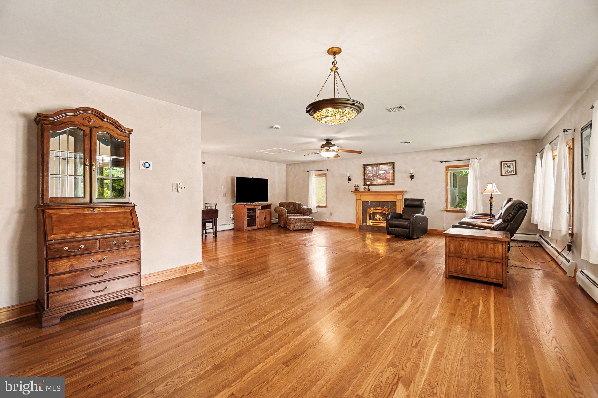 302 ROBIN ROAD