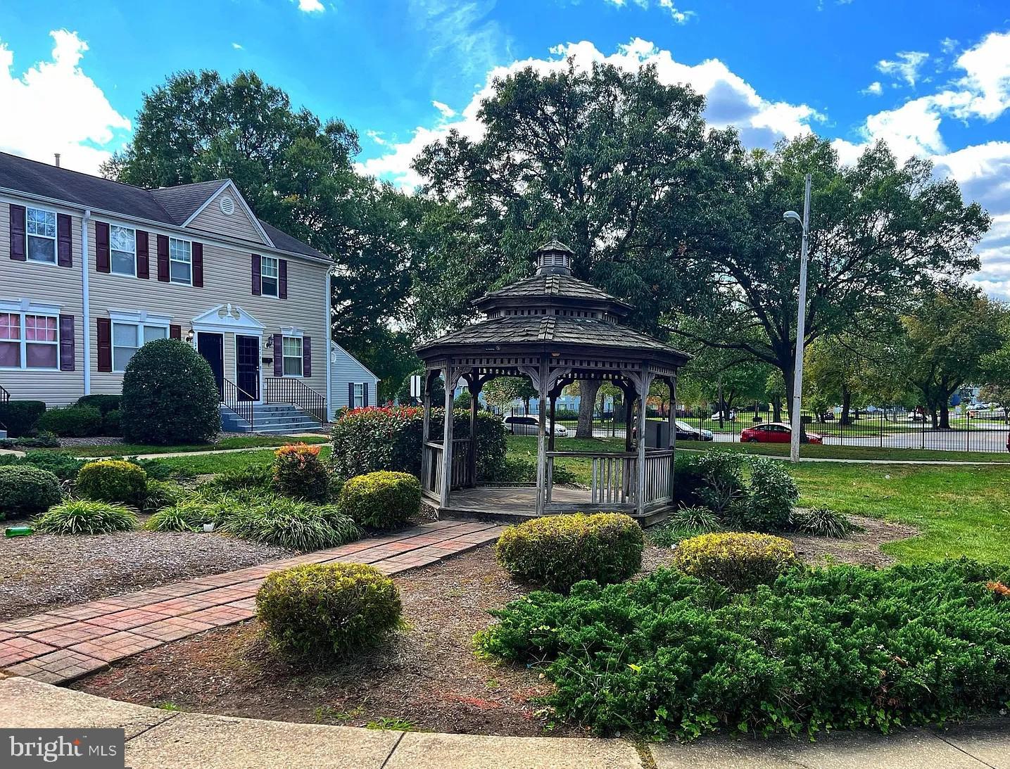 HIGHLAND AT LANDOVER STATION - Residential