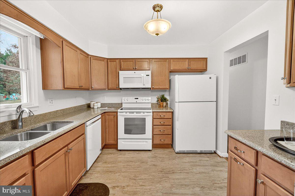 HICKORY HILL HOMES - Residential