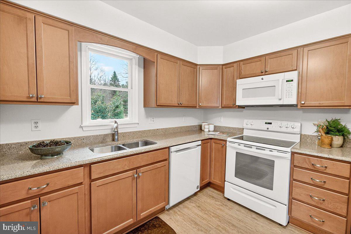 HICKORY HILL HOMES - Residential