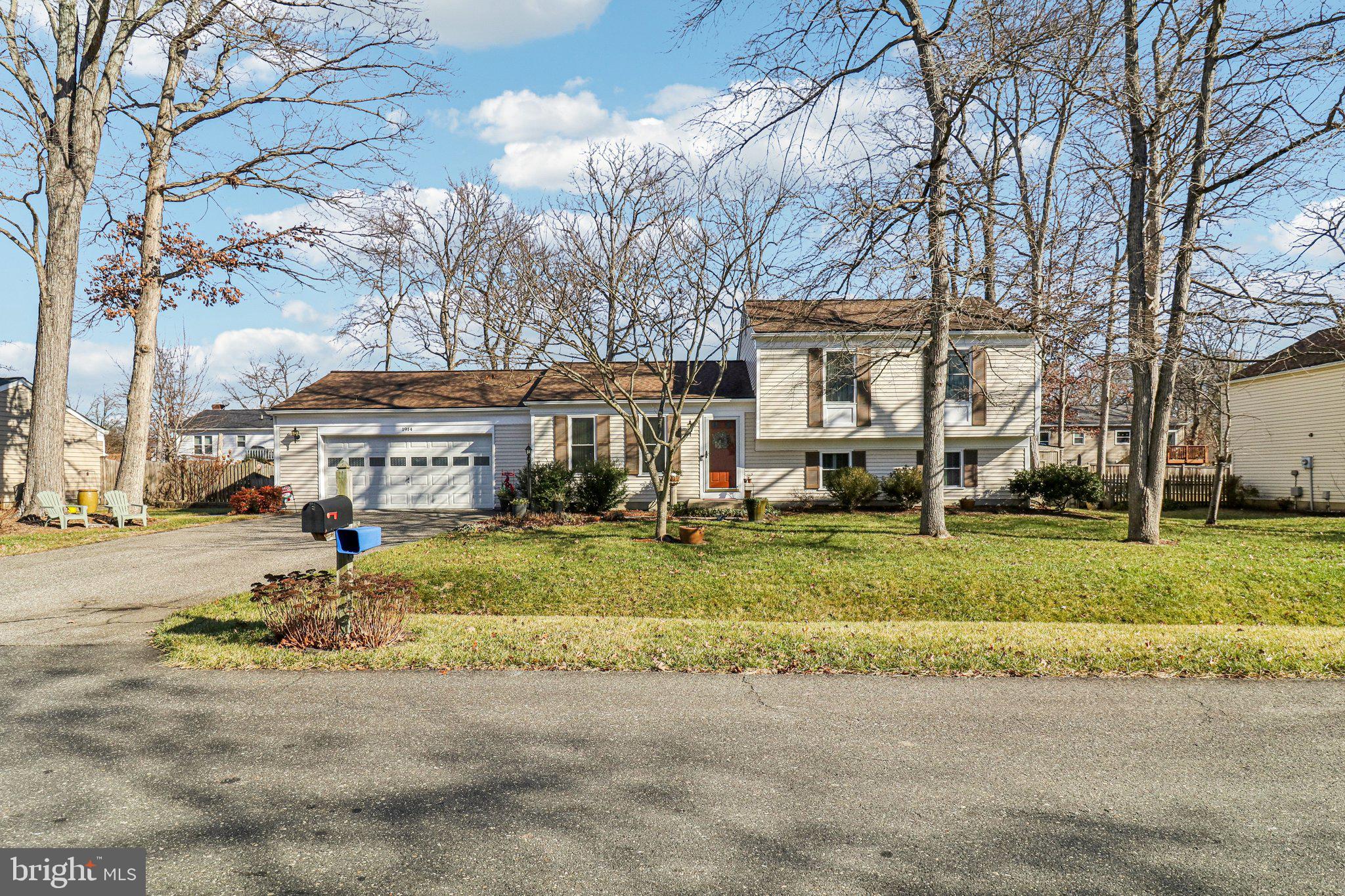 1914 BLACK OAK COURT