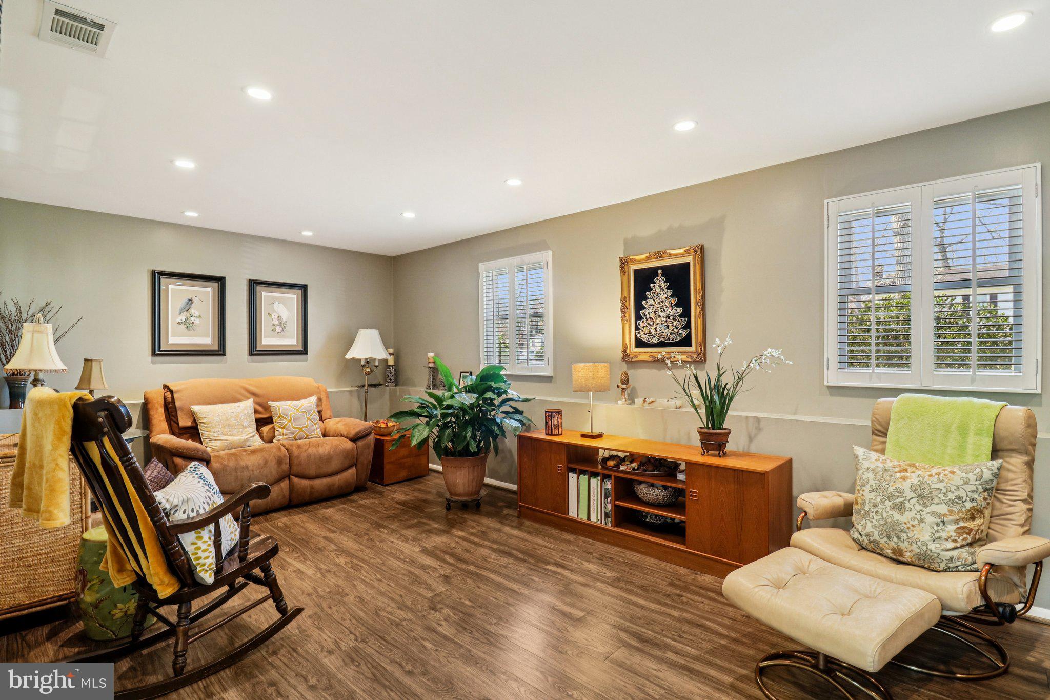 WHITE OAK VILLAGE SUB - Residential