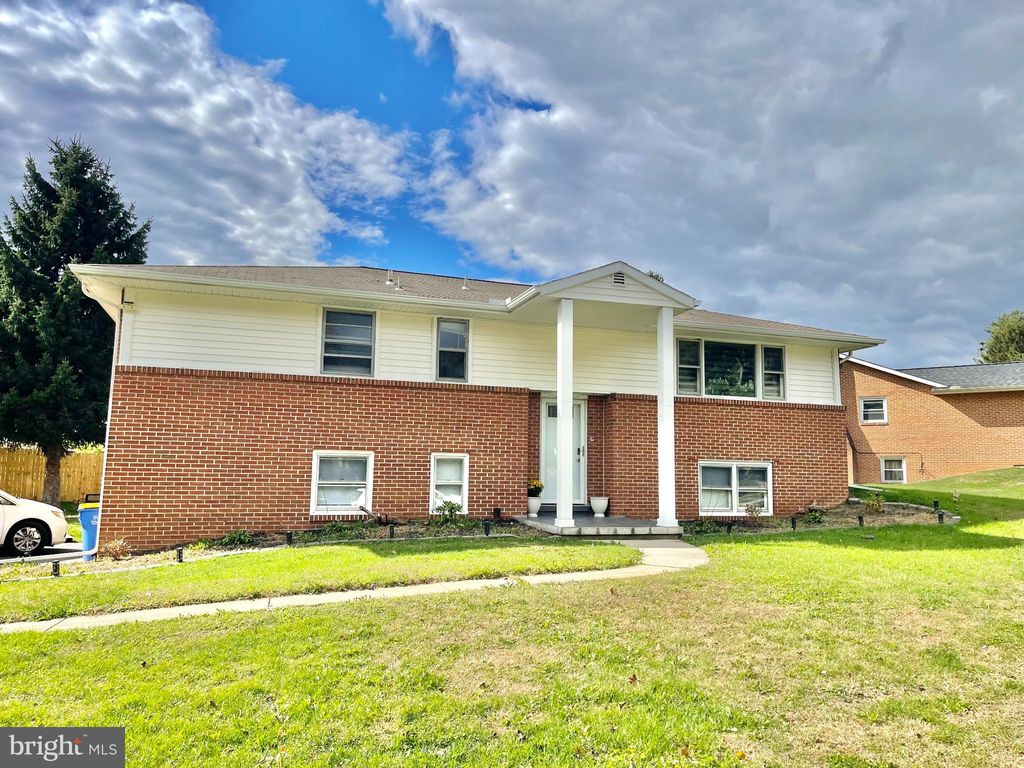 Photo of 3370 Appleford Way, YORK, PA 17402 (MLS # PAYK2092438)