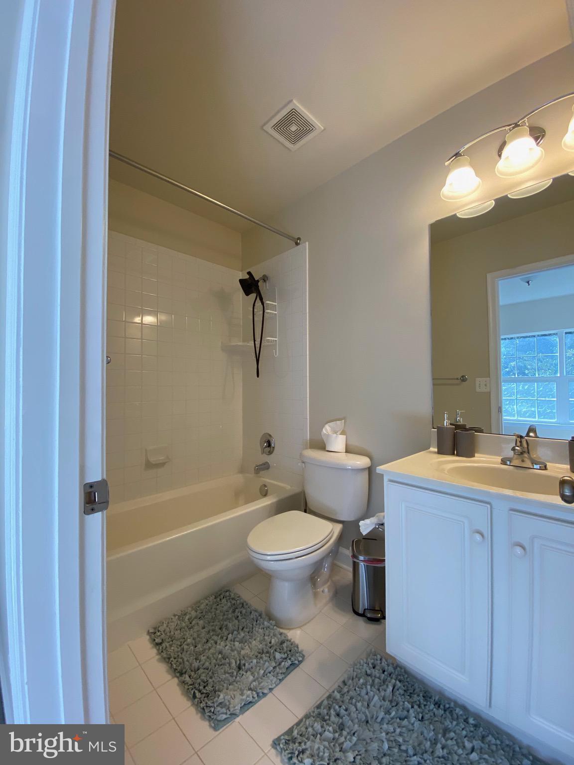 FAIR LAKES - Residential Lease