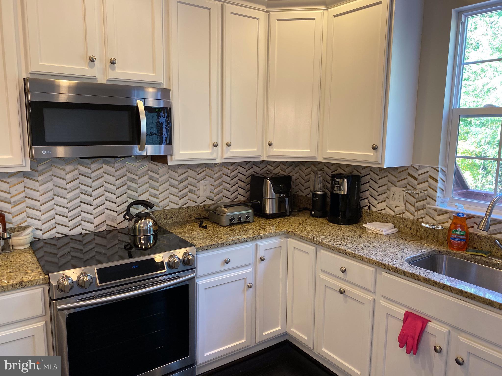 FAIR LAKES - Residential Lease