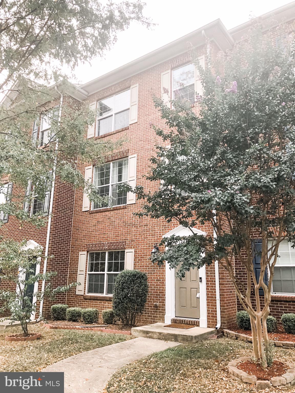 FAIR LAKES - Residential Lease