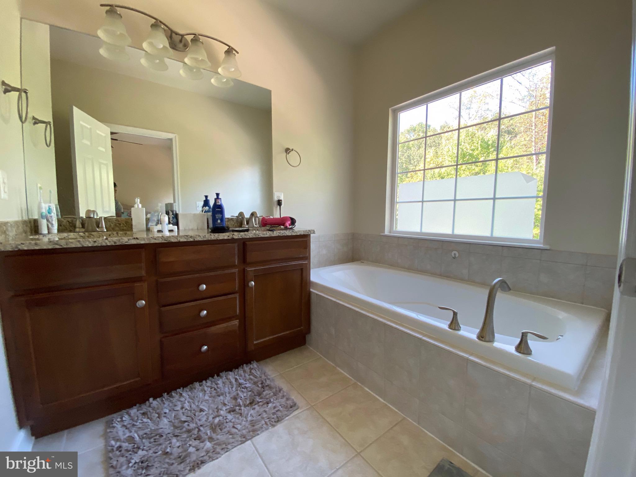 FAIR LAKES - Residential Lease