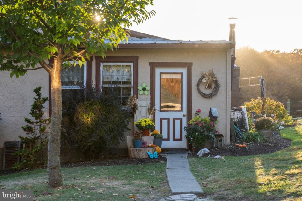 Photo of 894 Narvon Road, Narvon, PA 17555 (MLS # PALA2059650)