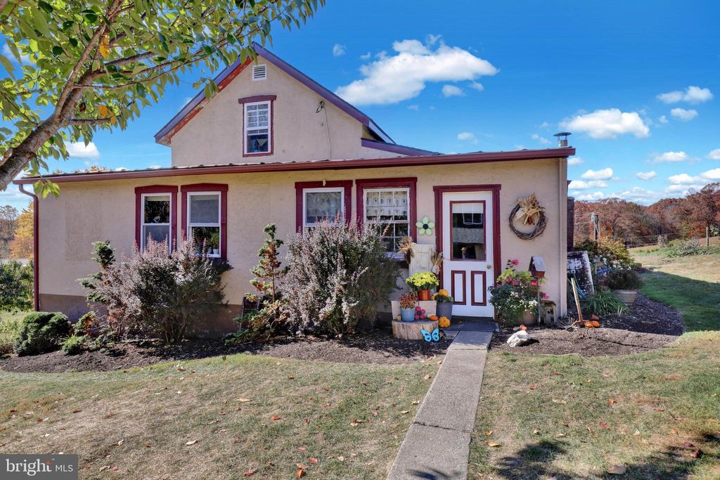 Photo of 894 Narvon Road, Narvon, PA 17555 (MLS # PALA2059650)