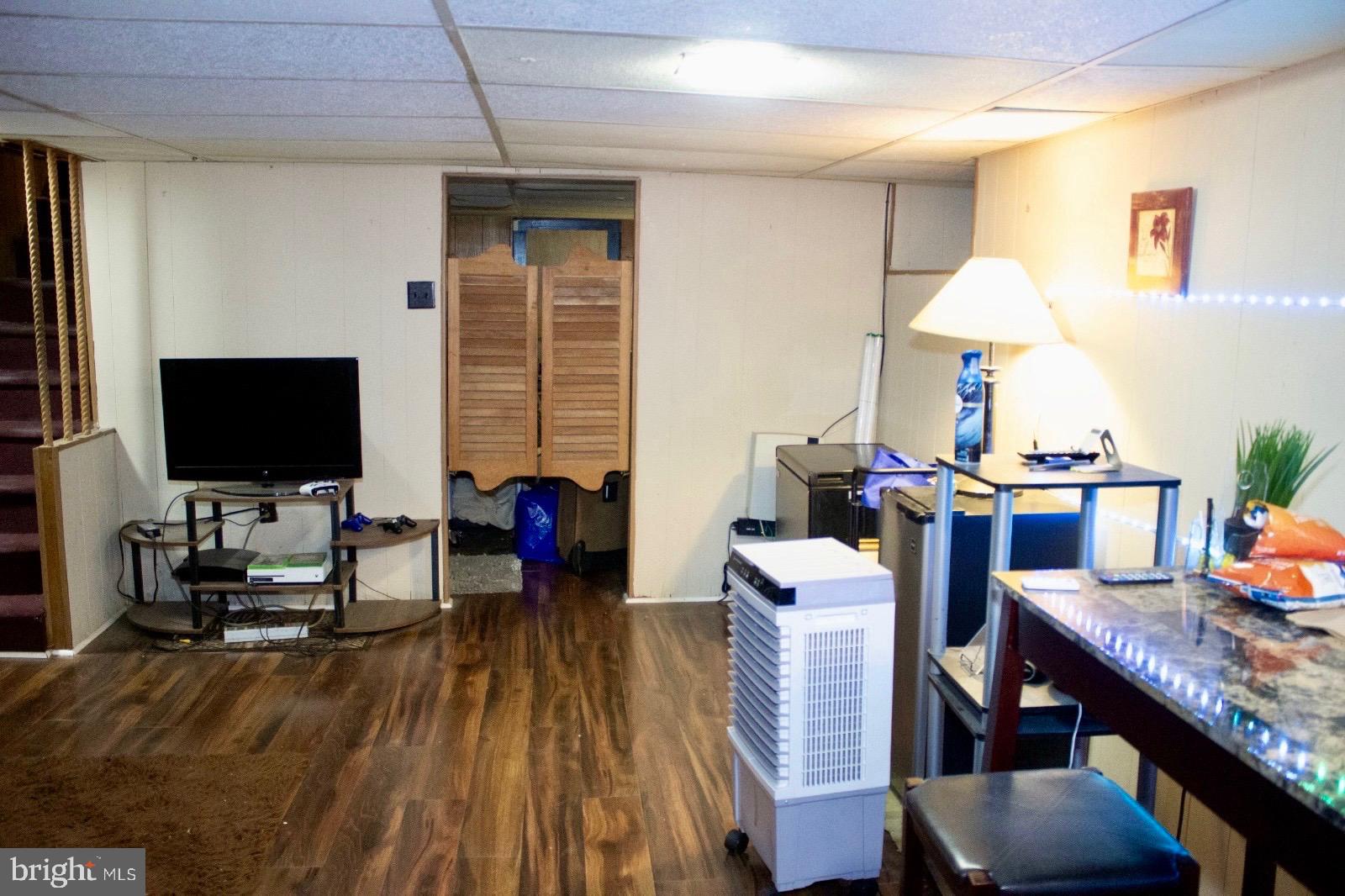 LAWNCREST - Residential