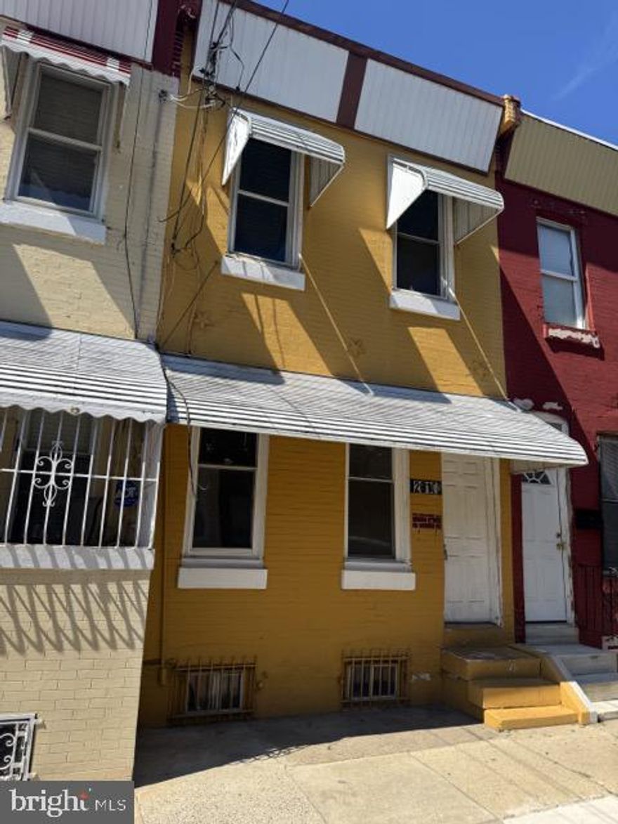 CASH ONLY, BUYER PAYS ALL TRANSFER TAX AND ALL CLOSING COSTS BUYER RESPONSIBLE FOR U&O AND ANY CERTS. 
GREAT FOR FIX AND FLIP OR BUY AND HOLD. NEEDS UPDATING. Buyers responsibility to clear any liens or violations if any on property or obtain any certs.