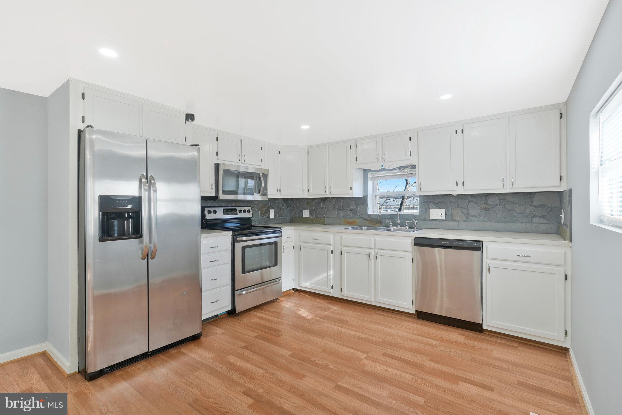 2005 ELMWOOD PARK DRIVE