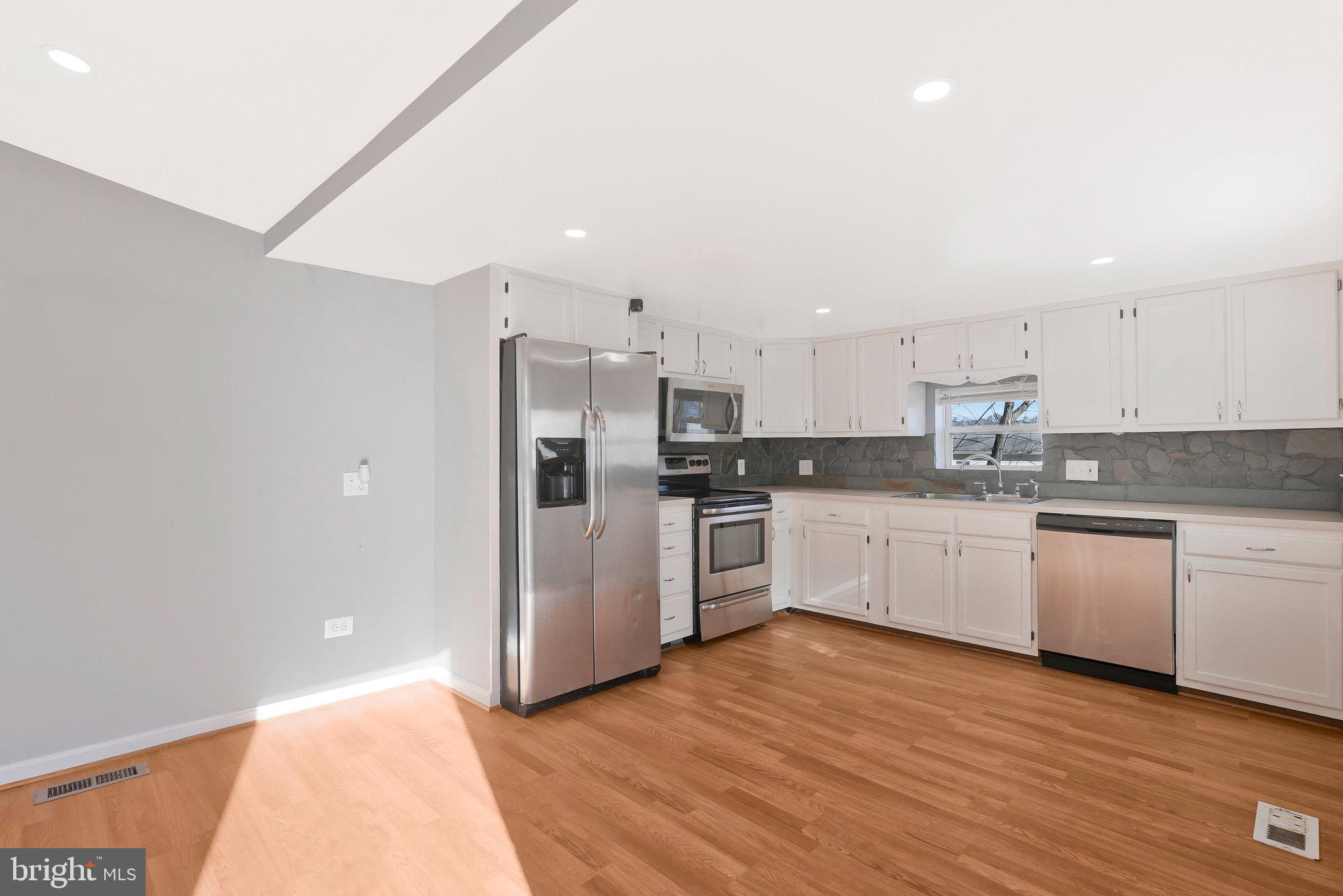 2005 ELMWOOD PARK DRIVE