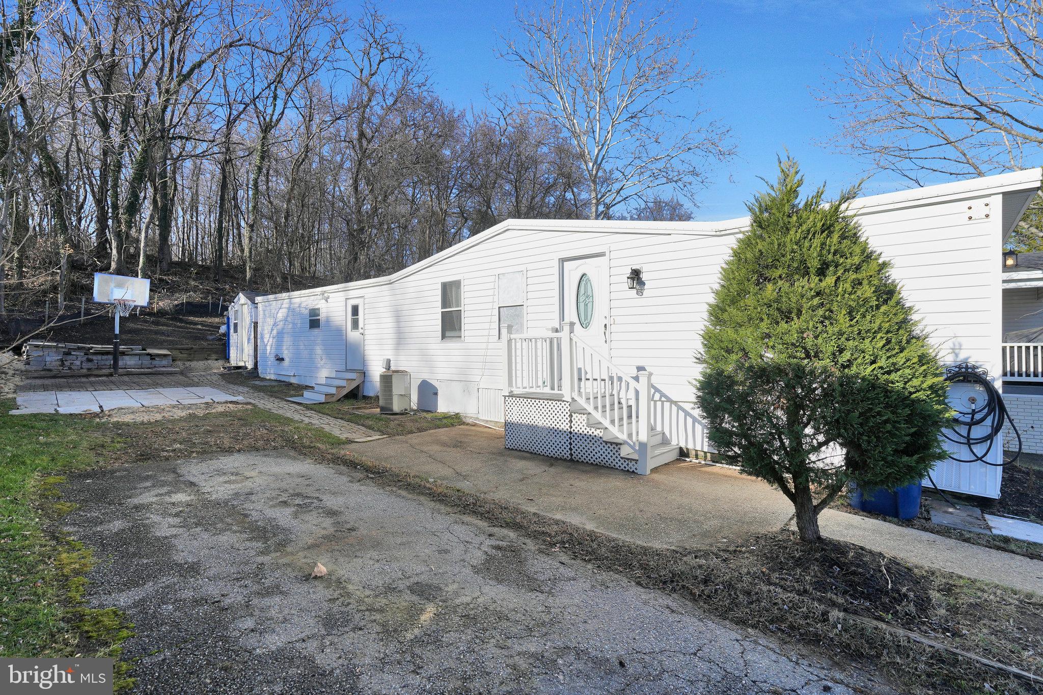 2005 ELMWOOD PARK DRIVE