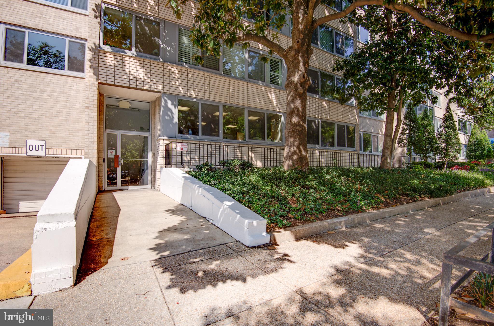 CENTRAL - Commercial Sale