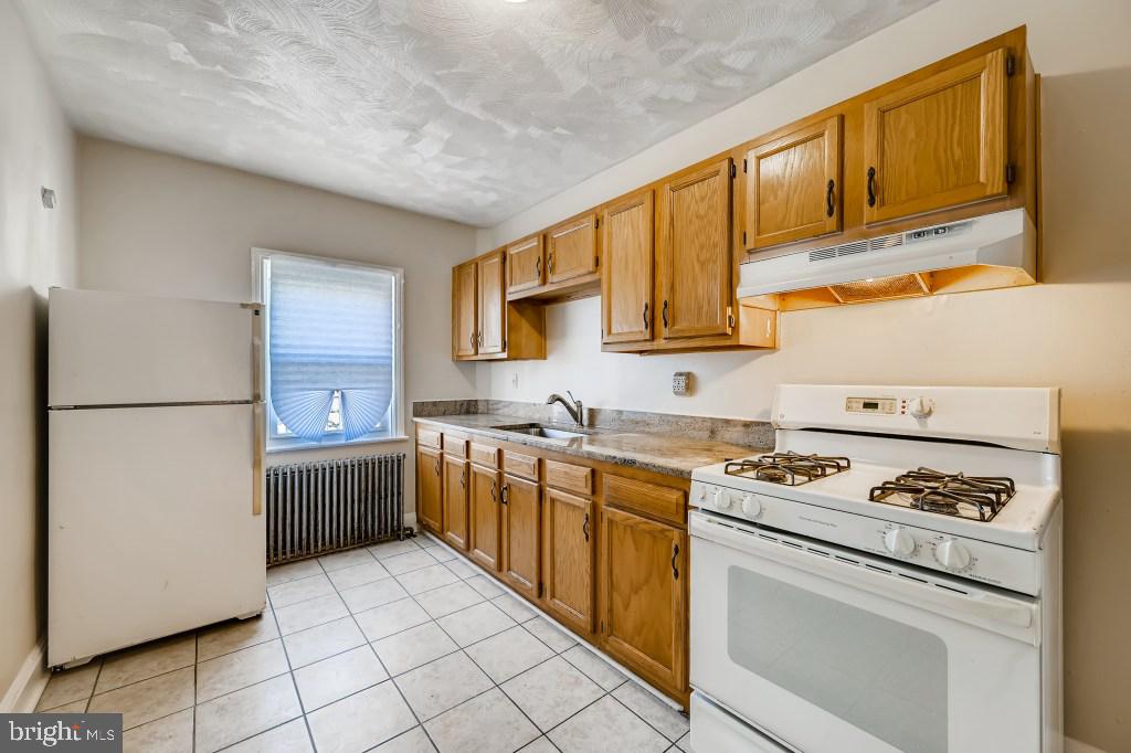 EDMONDSON VIILLAGE - Residential Lease