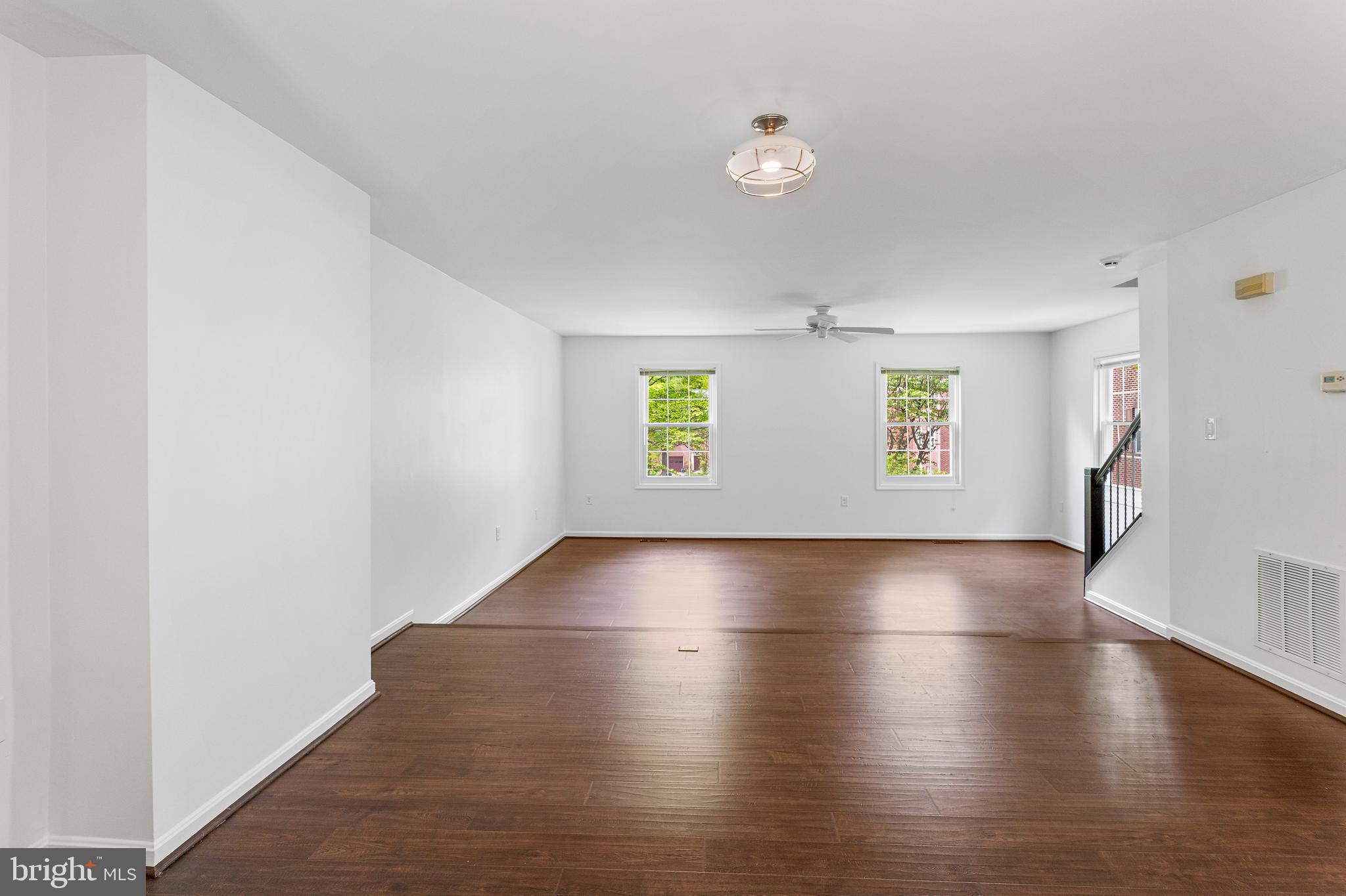 WOODED GLEN - Residential