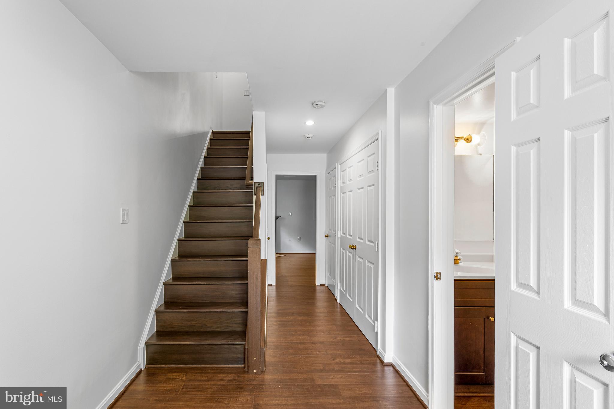 WOODED GLEN - Residential