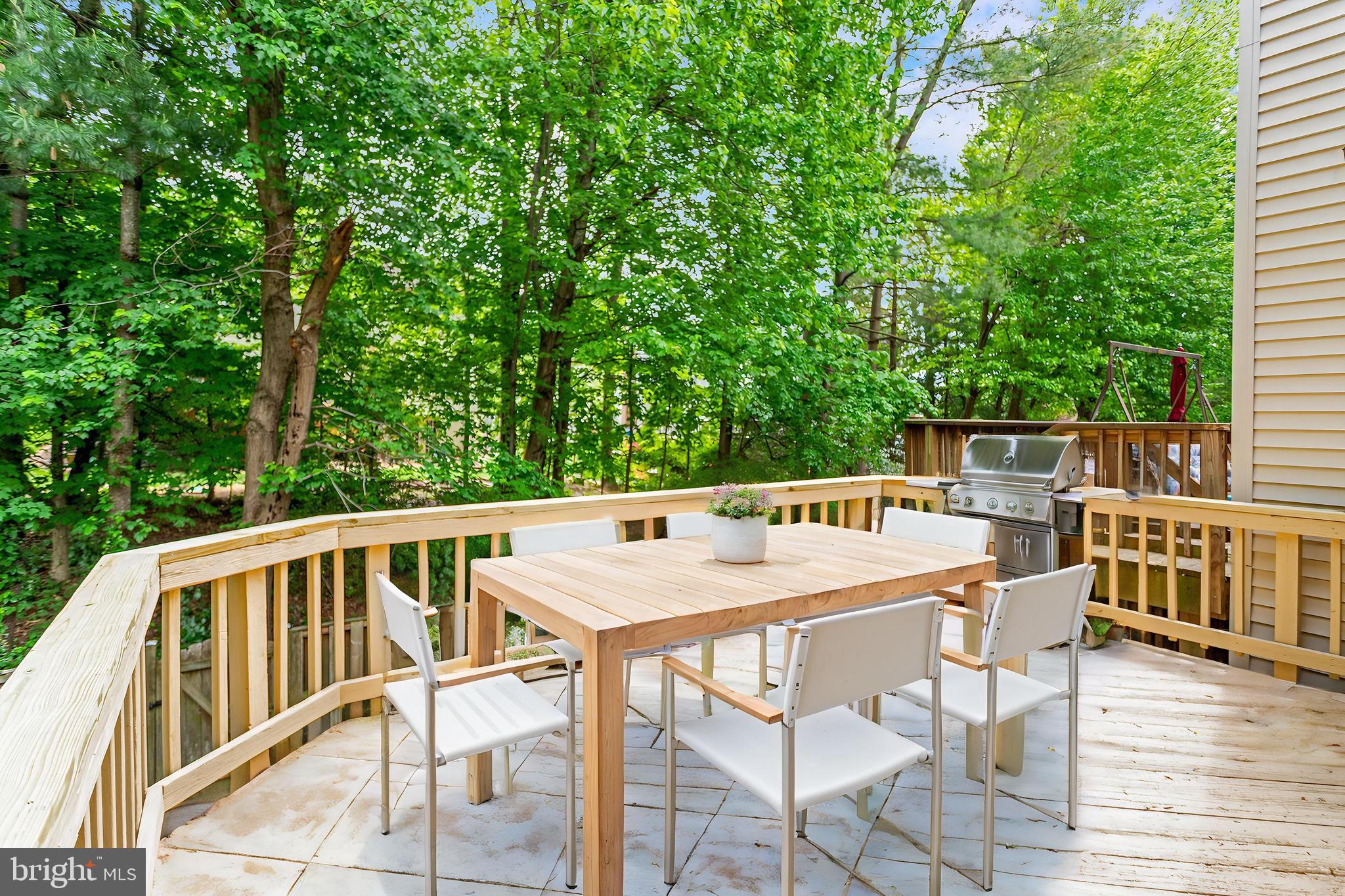 WOODED GLEN - Residential