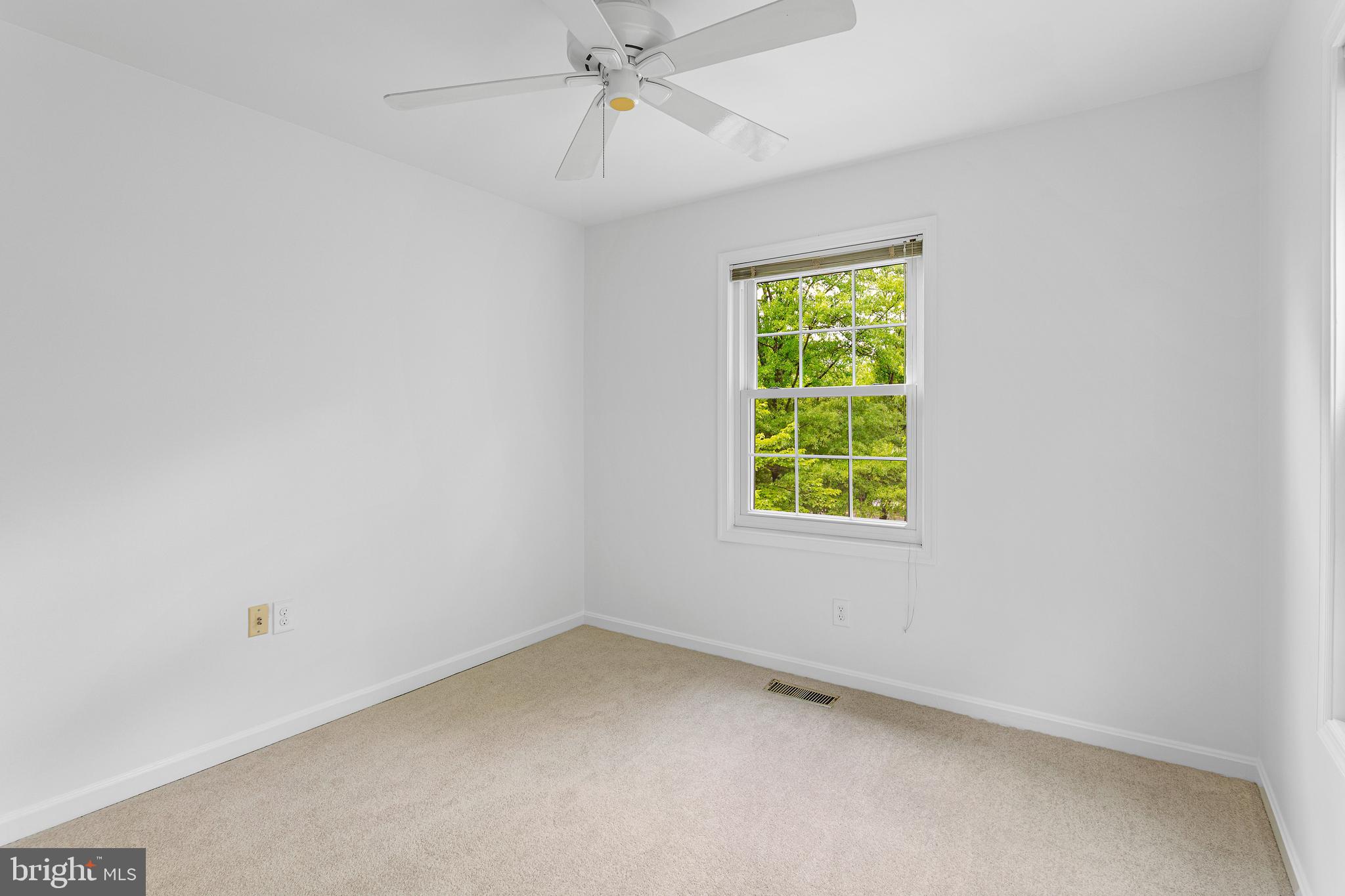 WOODED GLEN - Residential