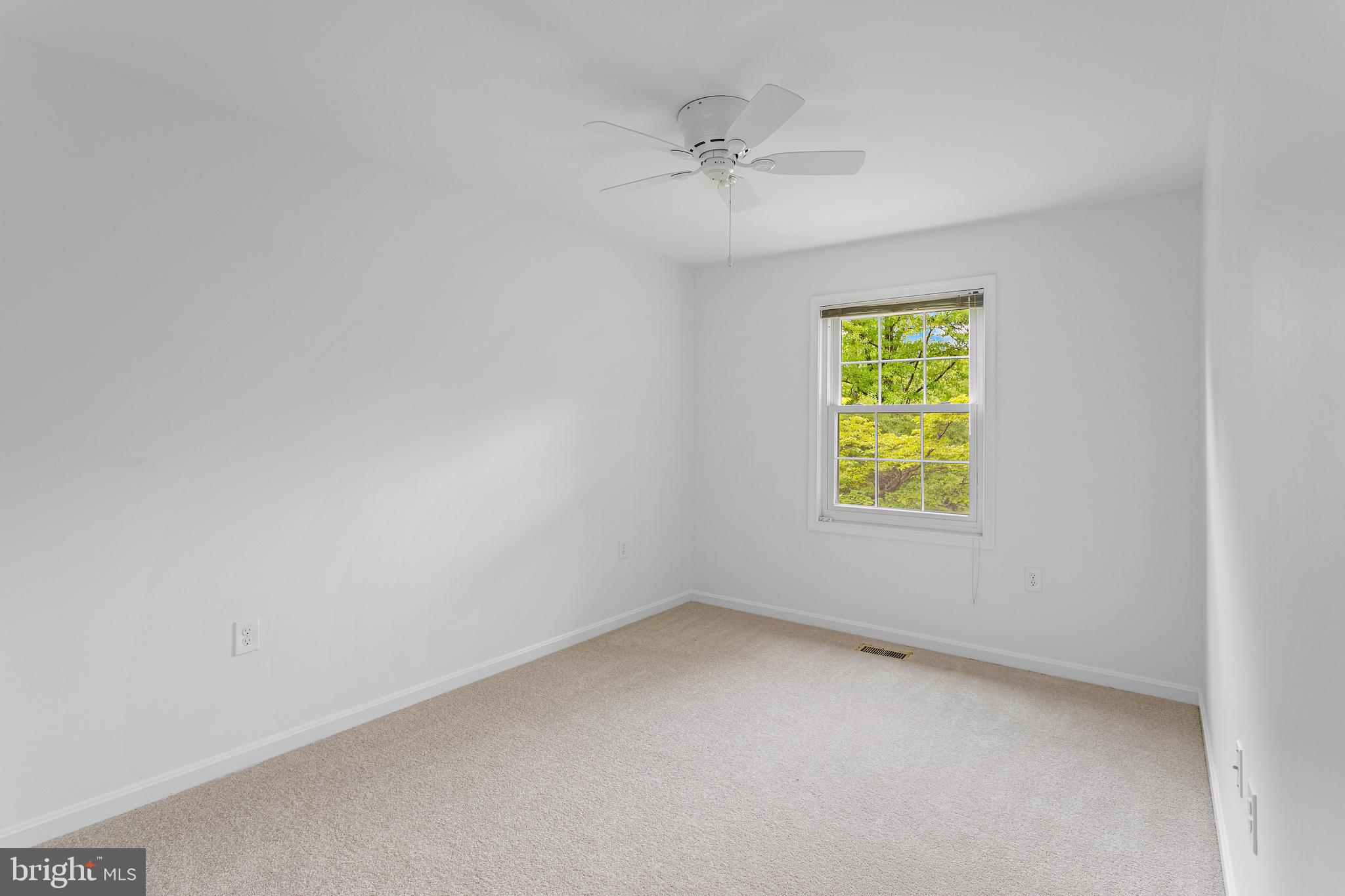 WOODED GLEN - Residential