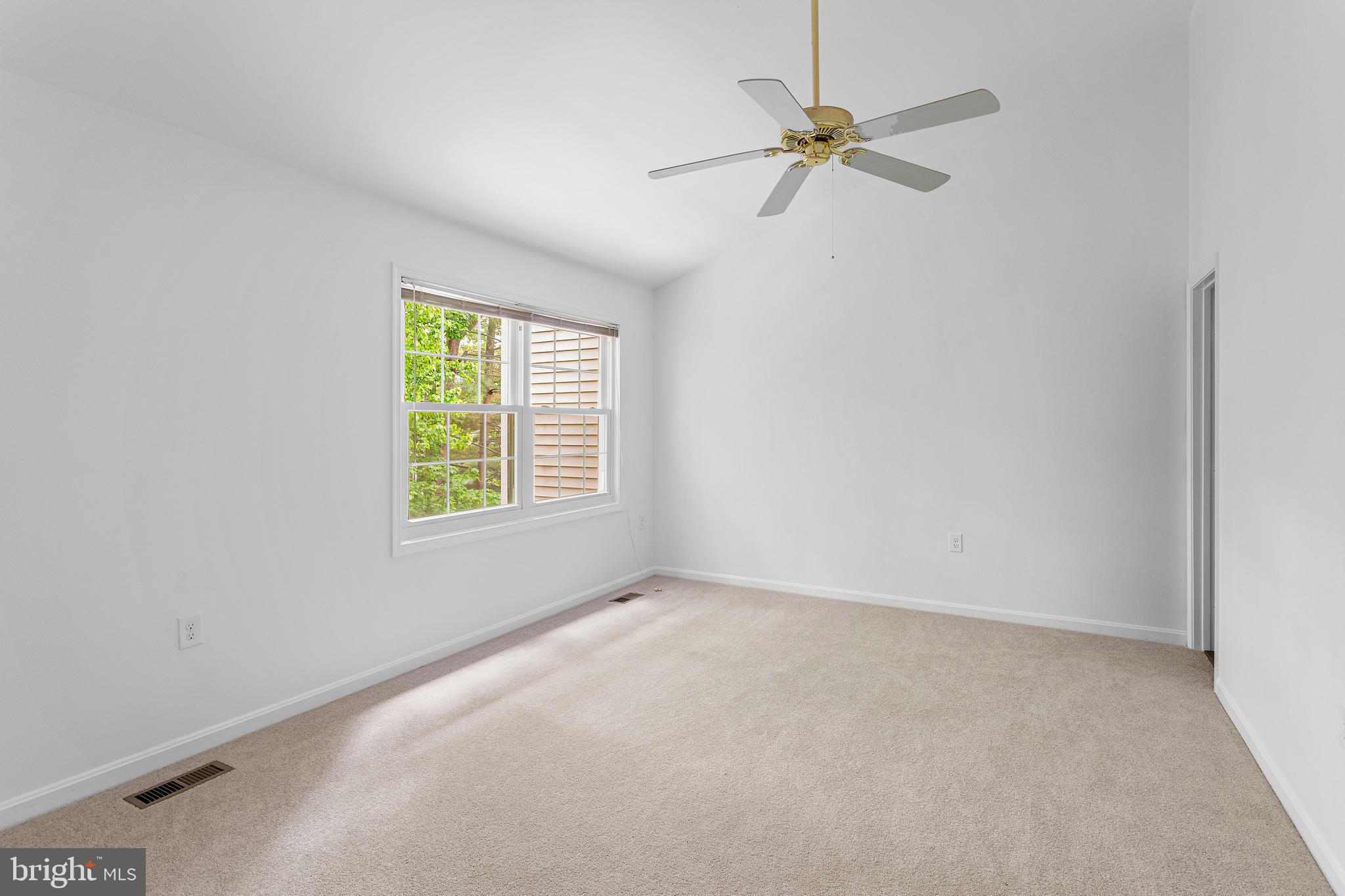 WOODED GLEN - Residential