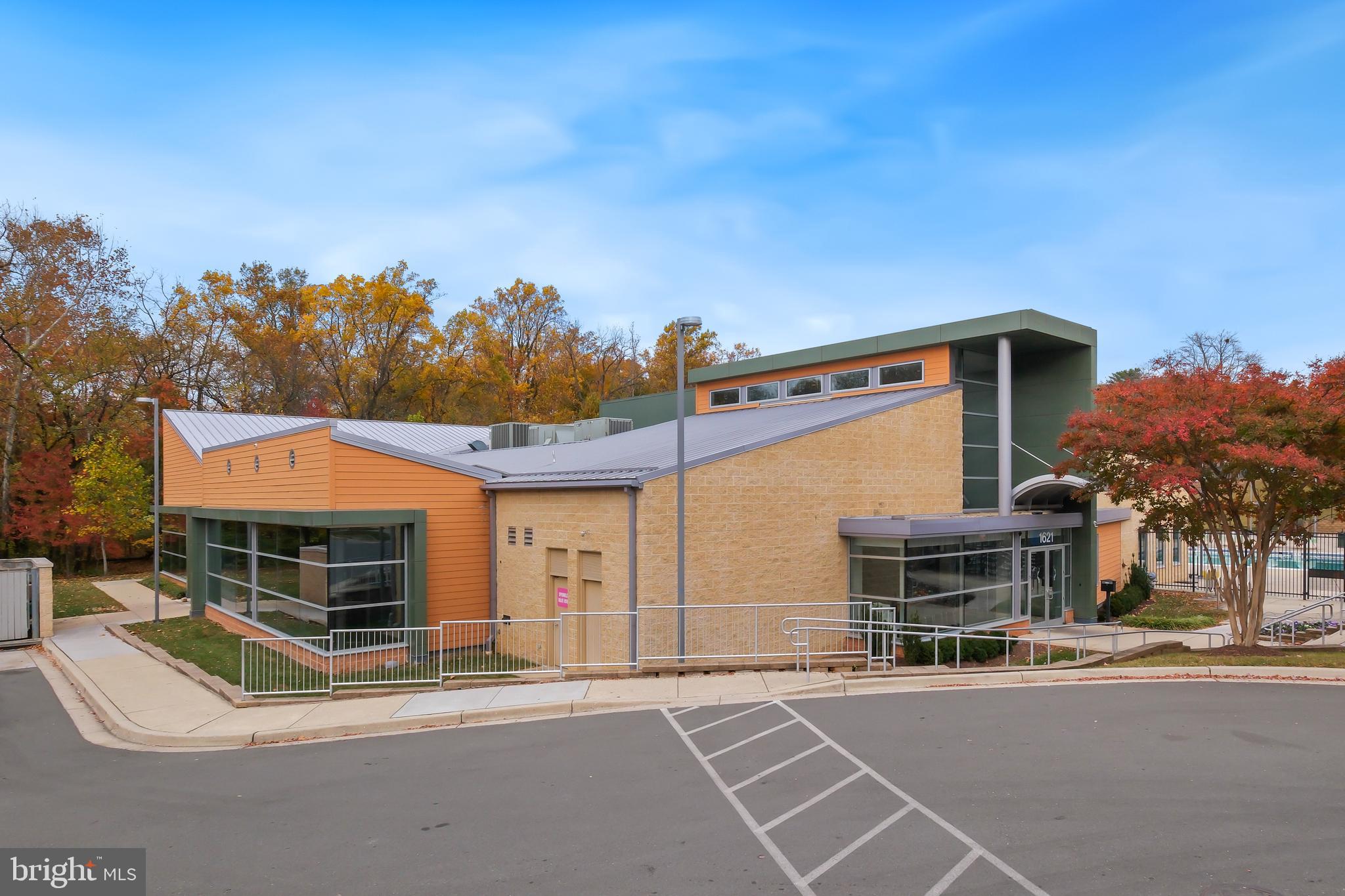 MONTROSE - Residential